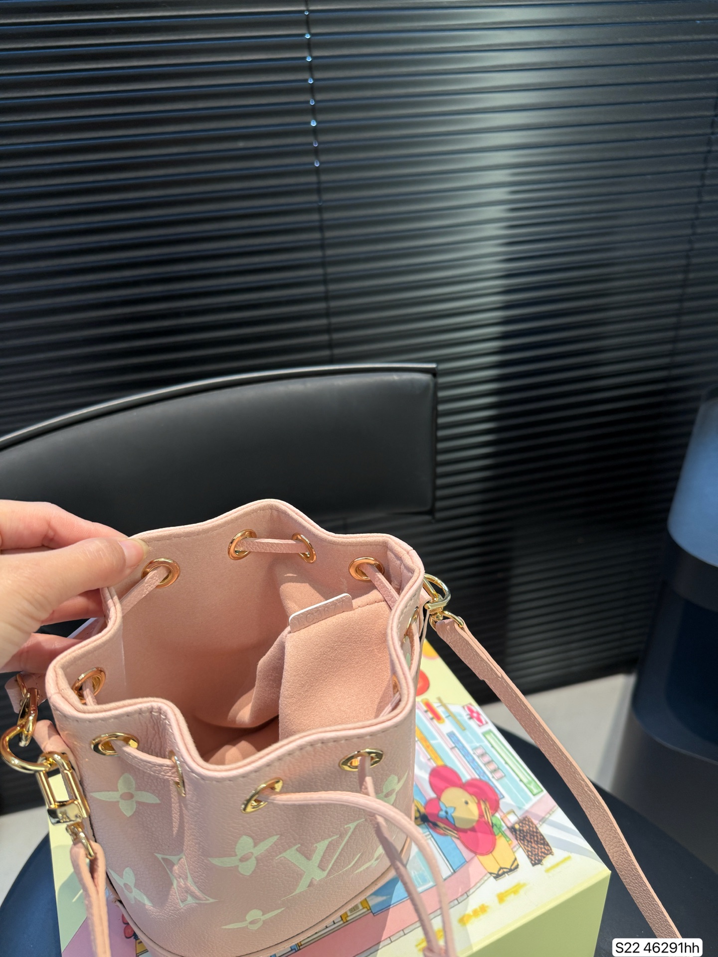 LV elegant casual bucket bag