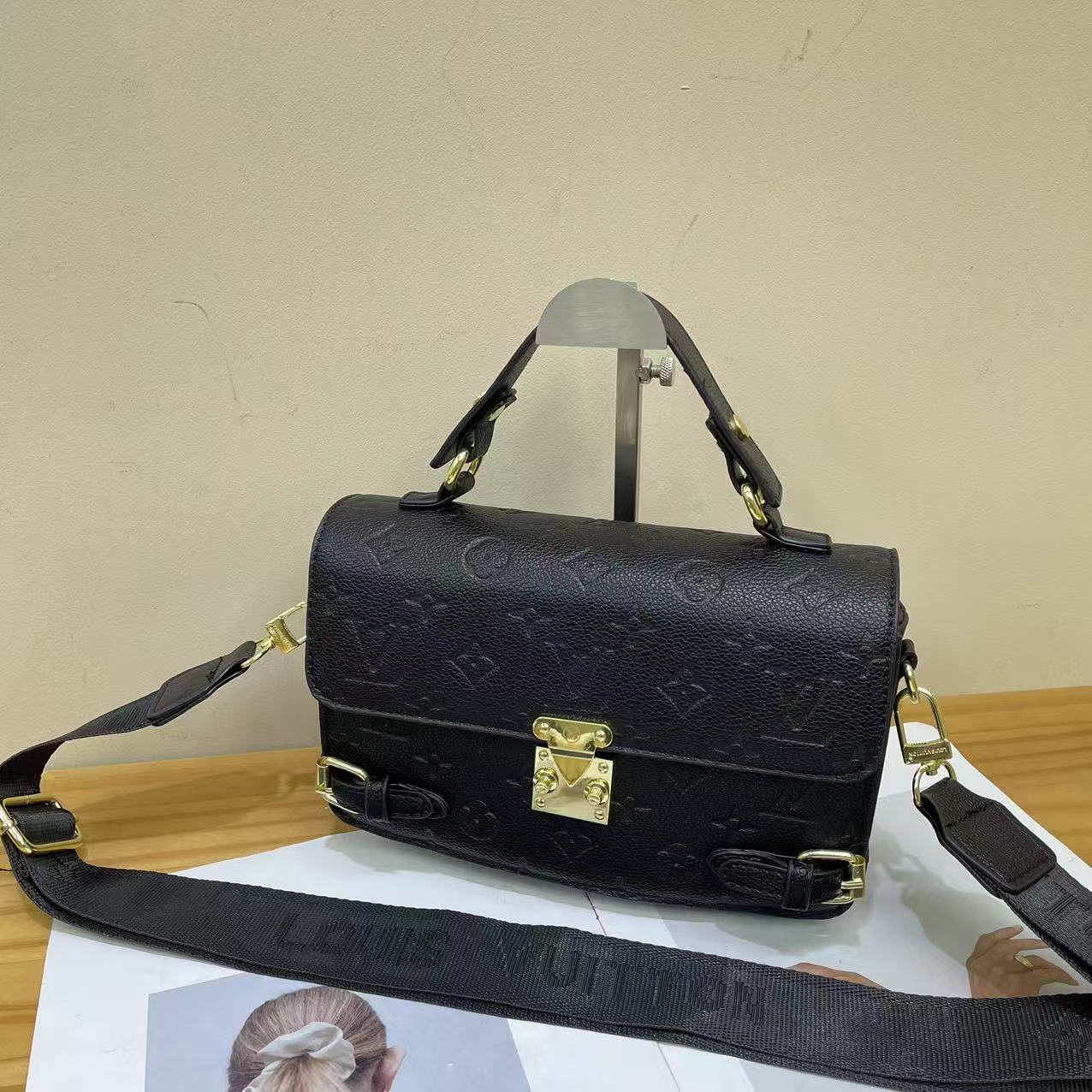 Louis Vuitton's new high-end fashion retro lock small square bag portable shoulder crossbody bag