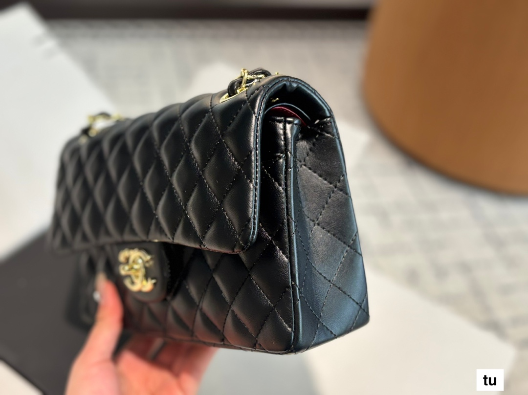 Chanel chain crossbody bag