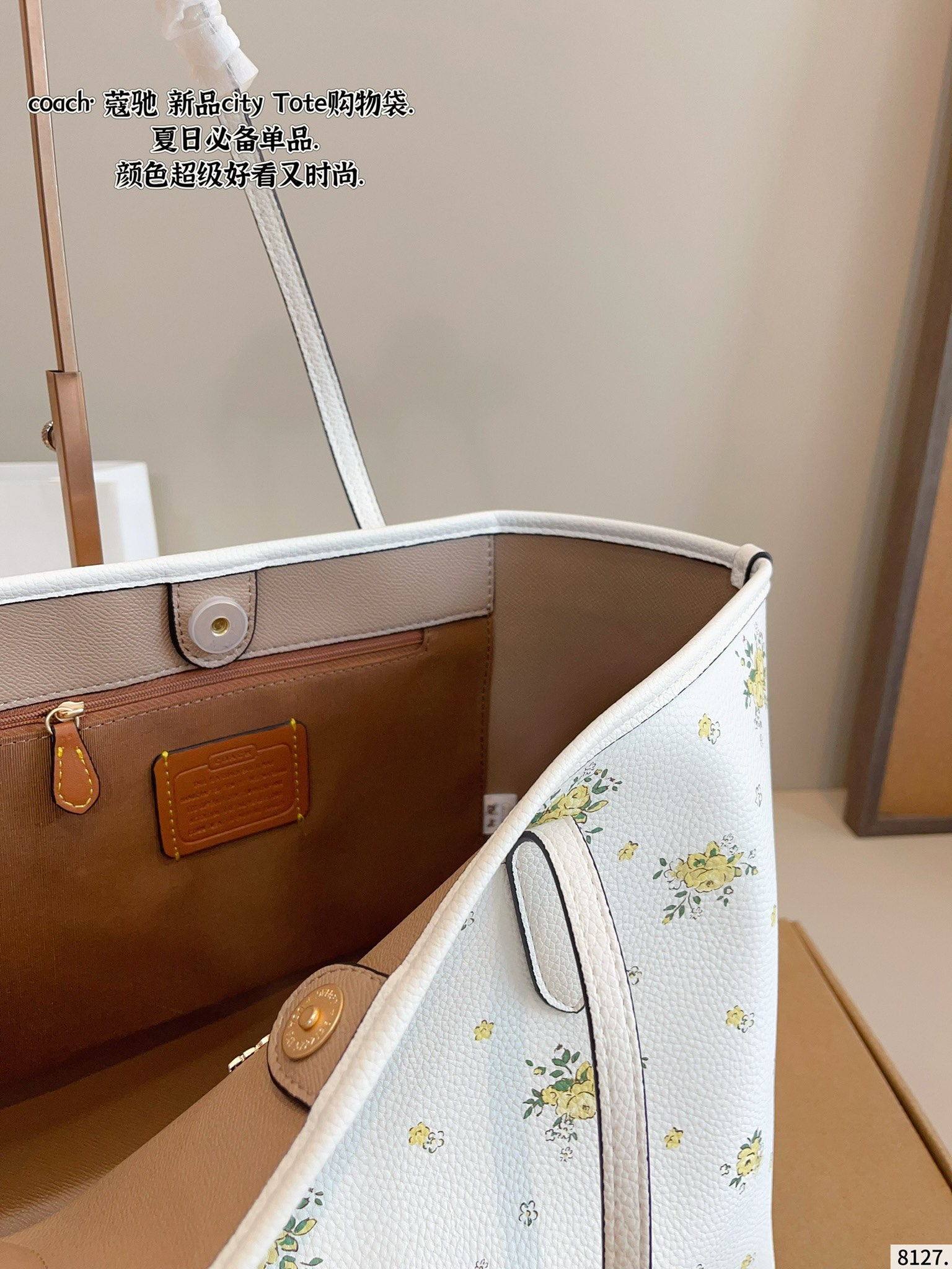 Coach City Tote is simple and versatile