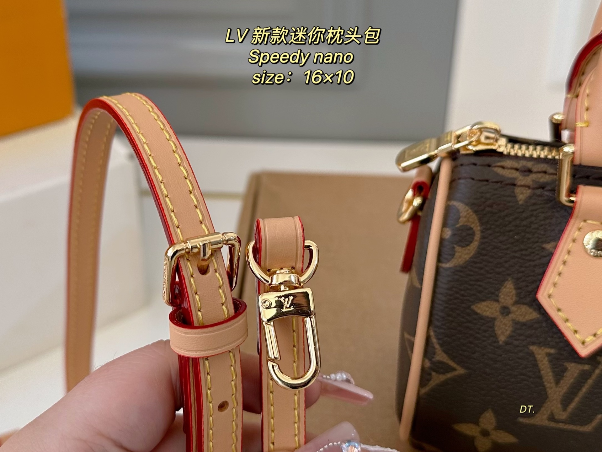 LV mini pillow bag exquisite Compact, lightweight, fashionable and versatile