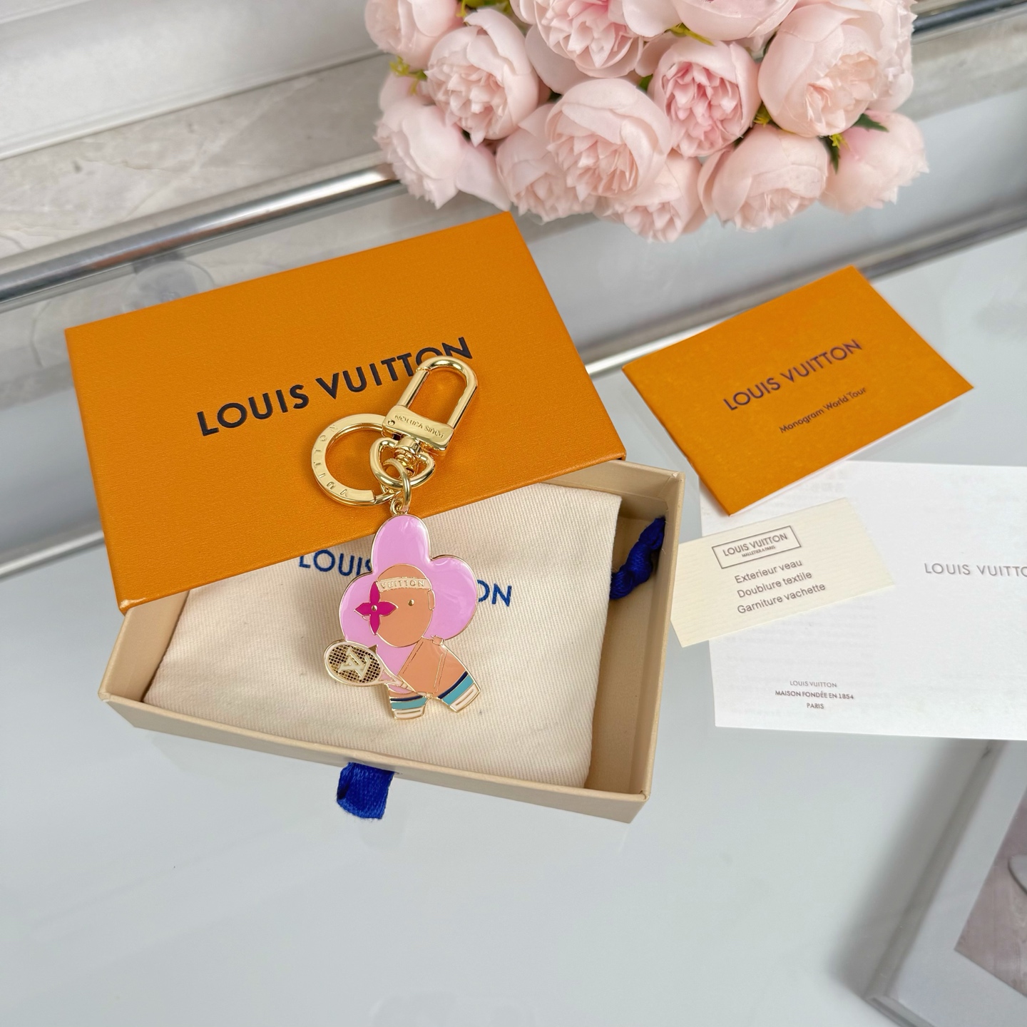 VIVIENNE ON THE COURT keychain