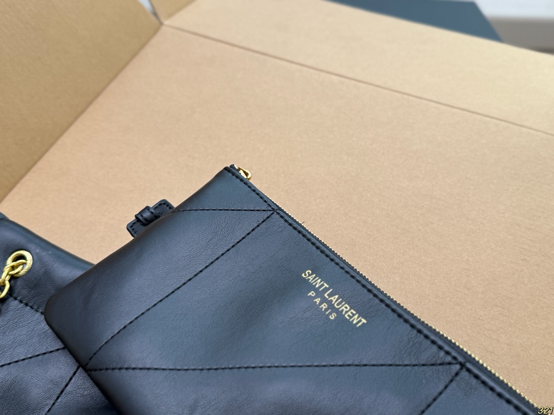 YSL tote bag is simple and stylish