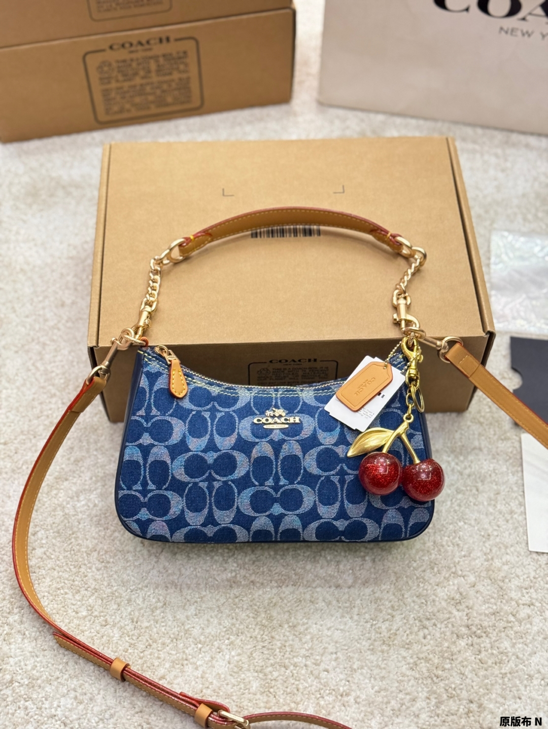 Coach's new Swinger Bag shoulder armpit bag crossbody bag crescent bag