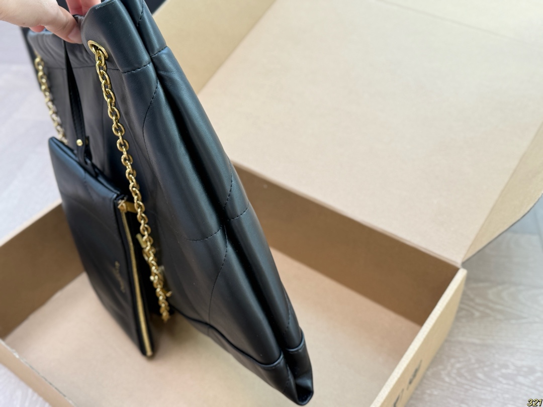 YSL tote bag is simple and stylish