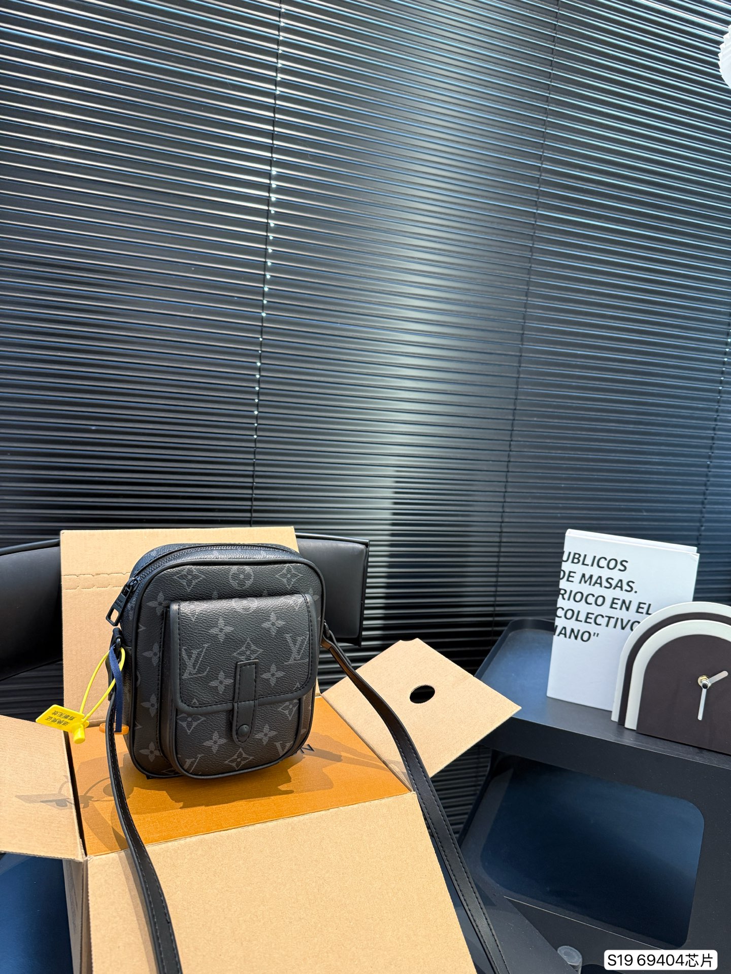 LV messenger bag men's camera bag