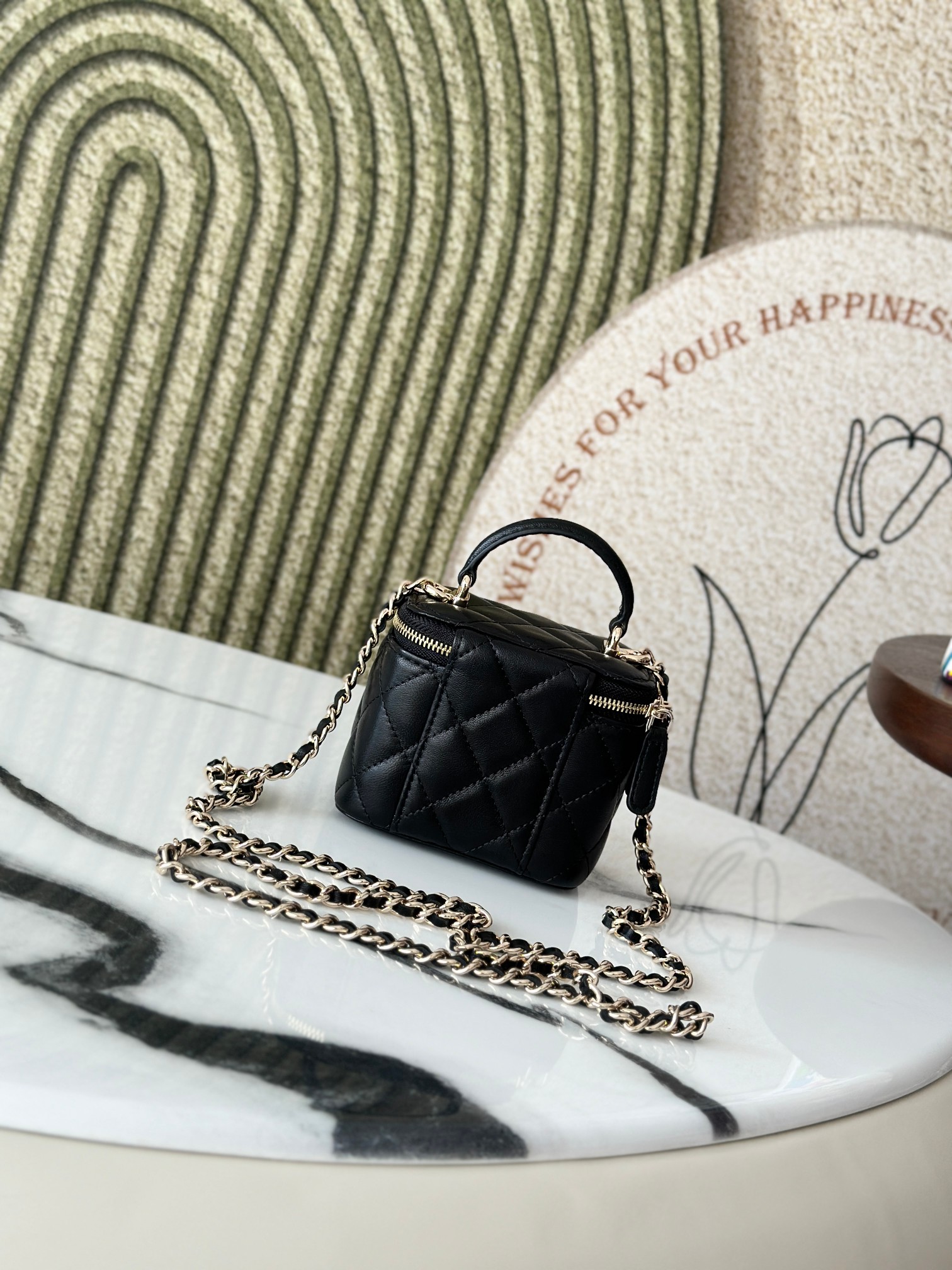 Top version Chanel Chain Makeup Bag with a makeup mirror inside