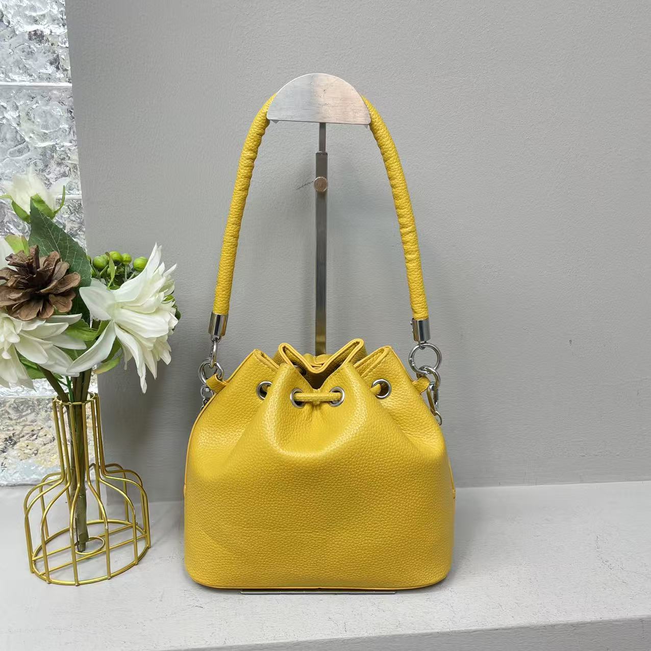 Coach Retro Casual Crossbody Women's Bag Bucket Bag Simple Shoulder Bag Handbag