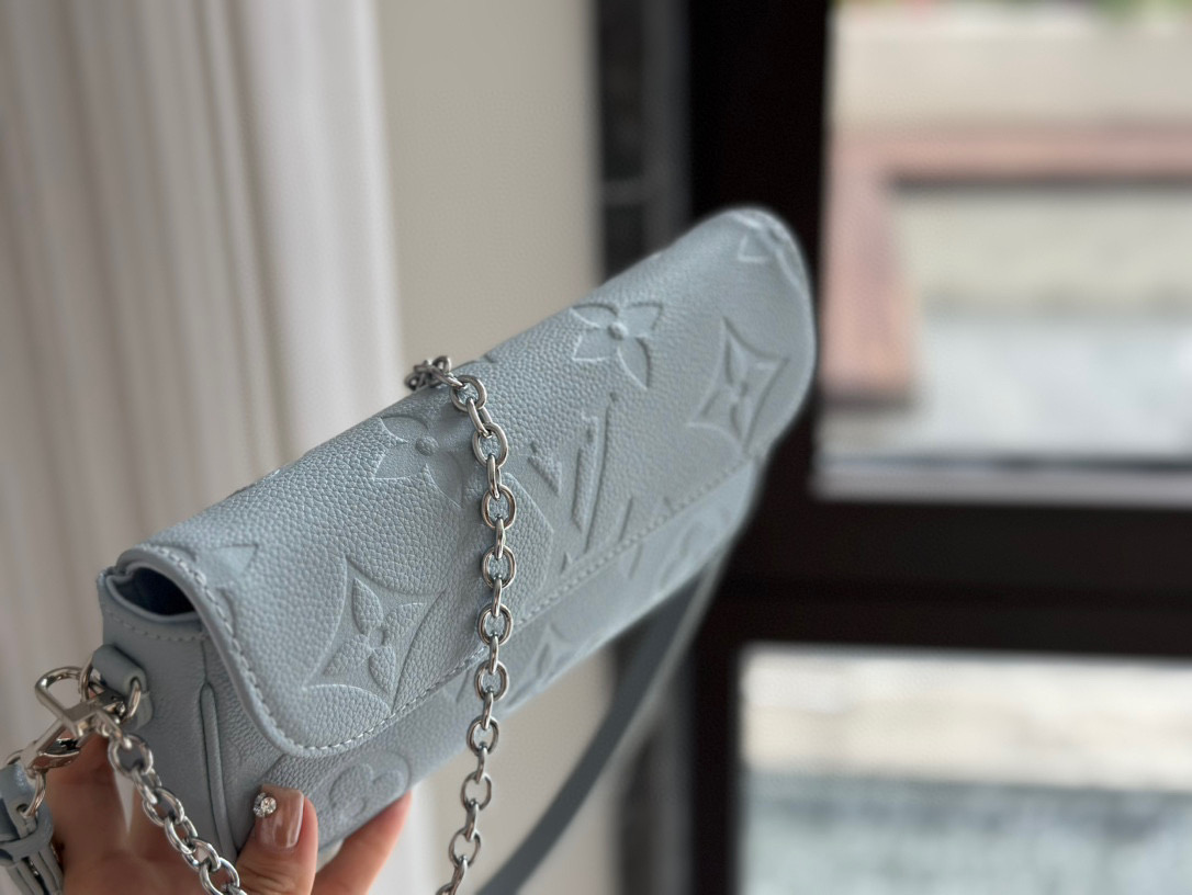LV blue ivy woc mahjong bag