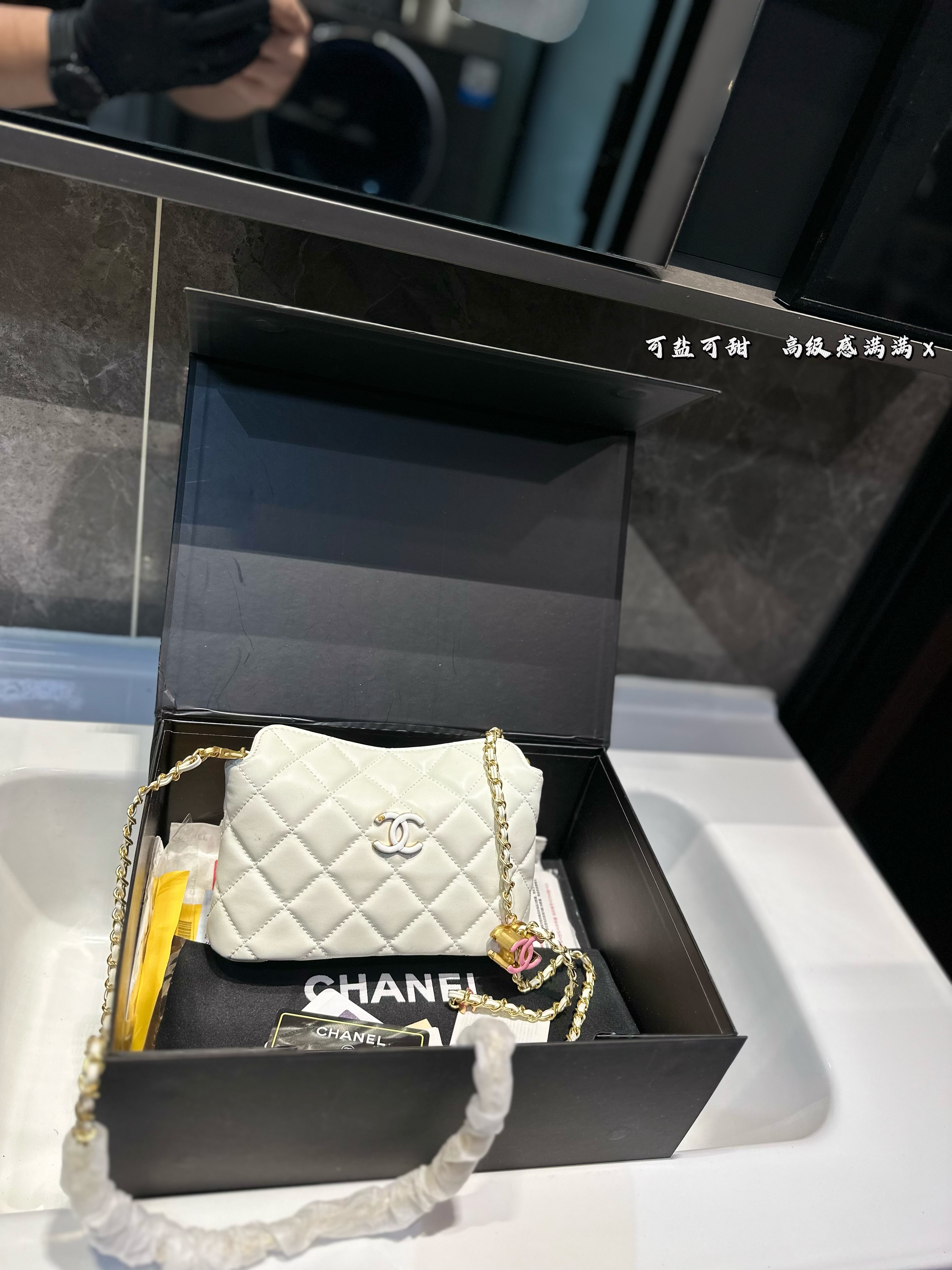 Chanel vintage single-shoulder chain bag