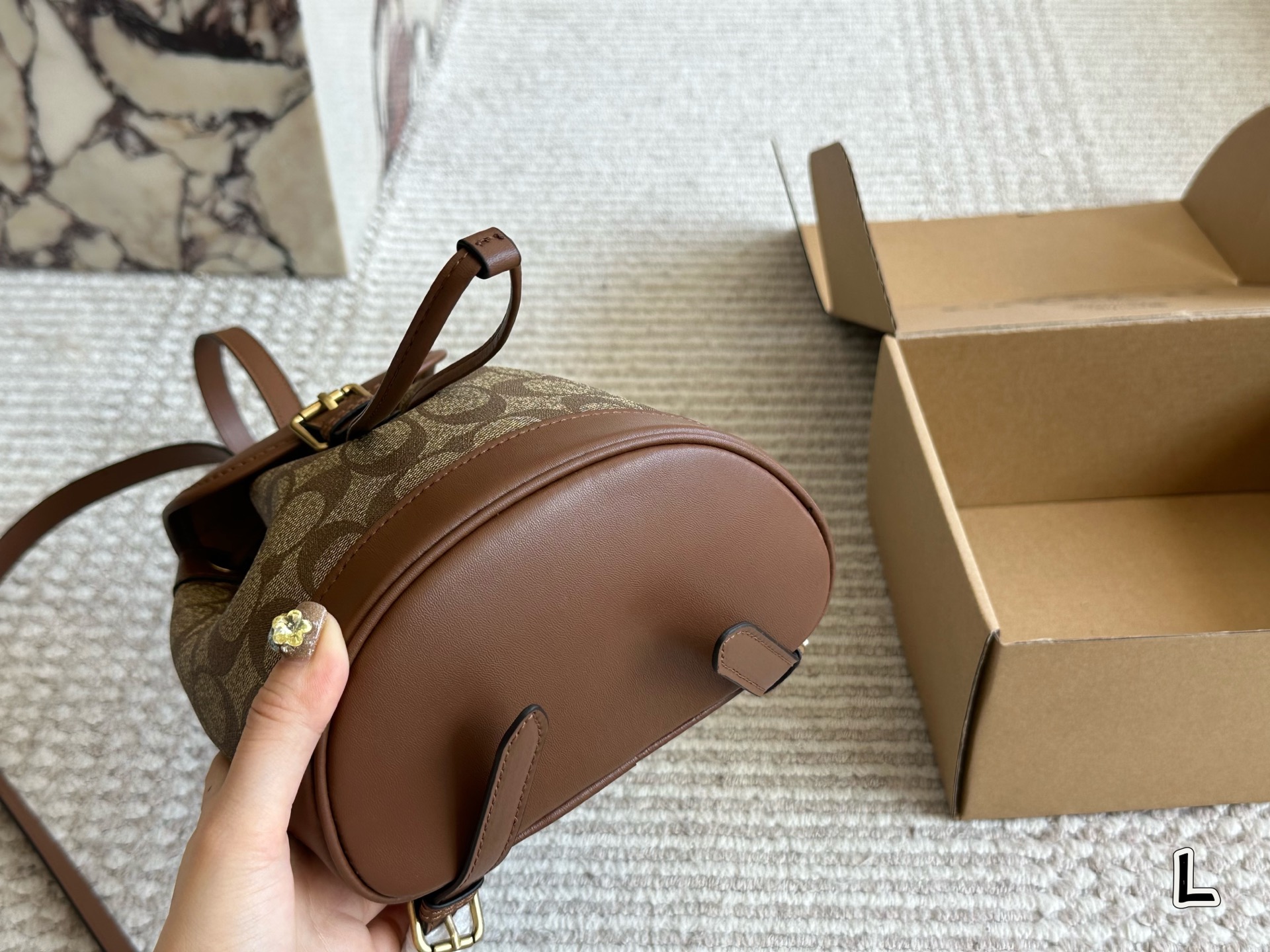 Coach backpack is fashionable and versatile