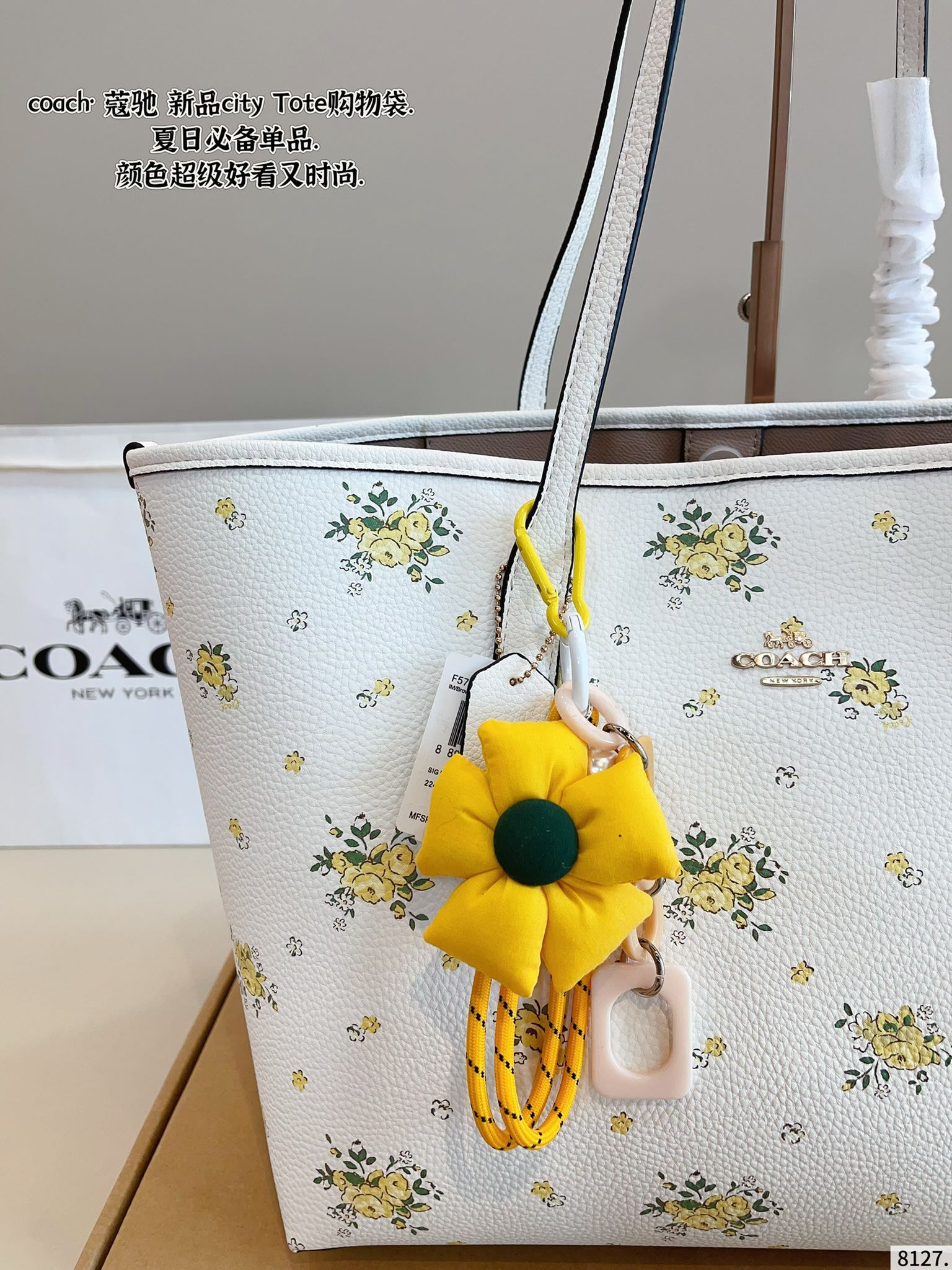 Coach City Tote is simple and versatile