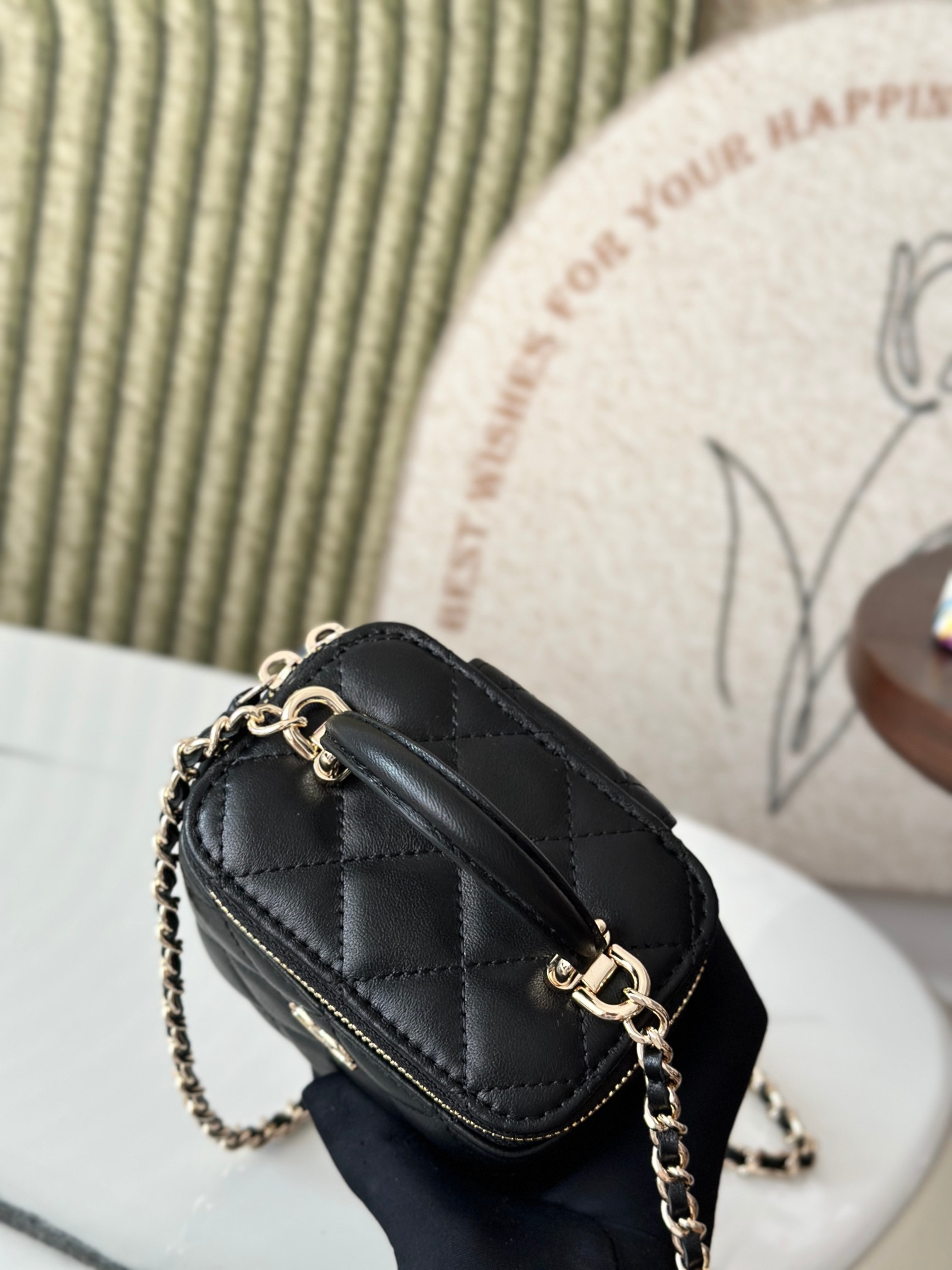 Top version Chanel Chain Makeup Bag with a makeup mirror inside