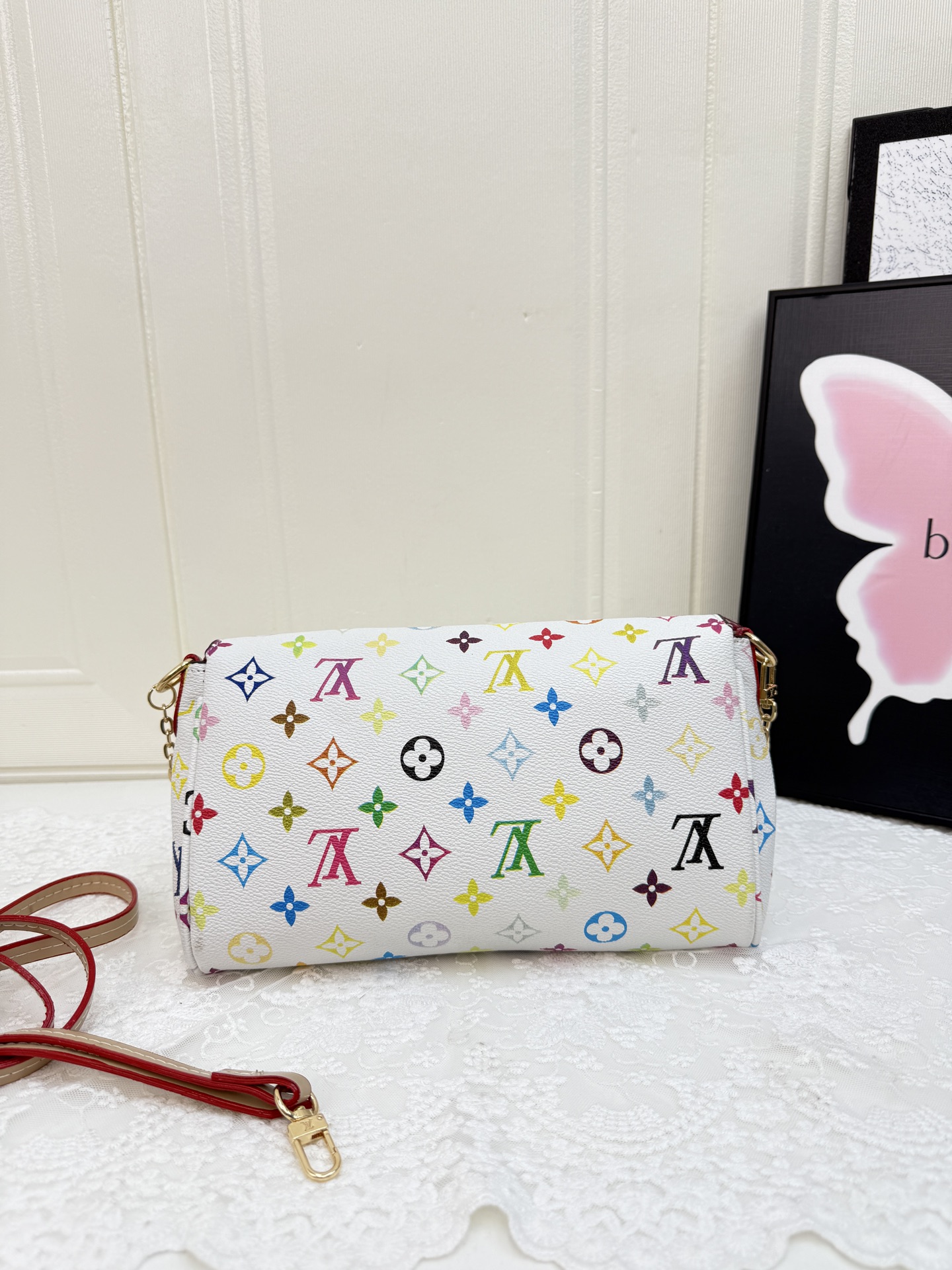 LV niche armpit bag handbag presbyopic