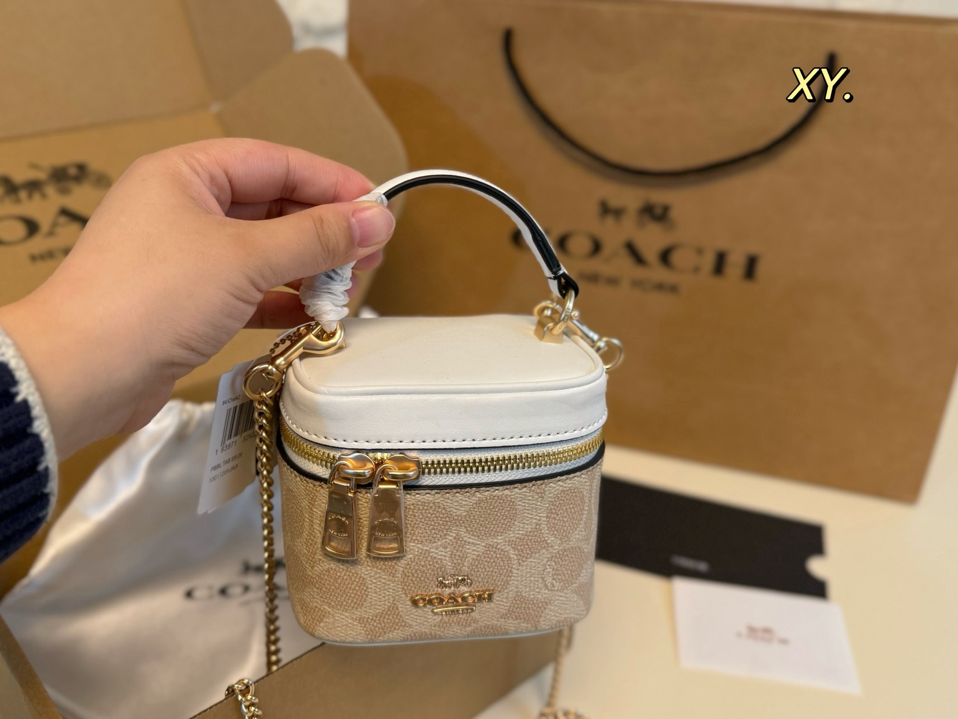 Coach's new Ava portable mini chain box bag lipstick bag