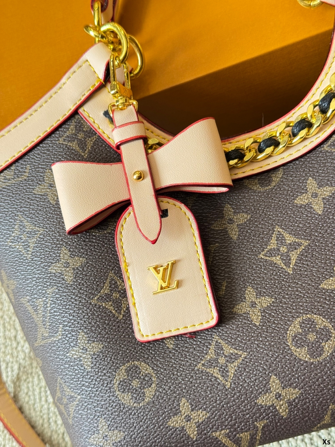 Louis Vuitton armpit crossbody bag high-end large capacity