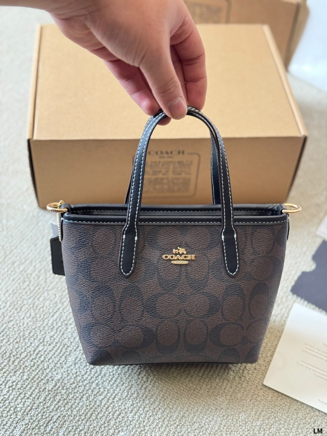 Coach's new small tote bag City series mini size