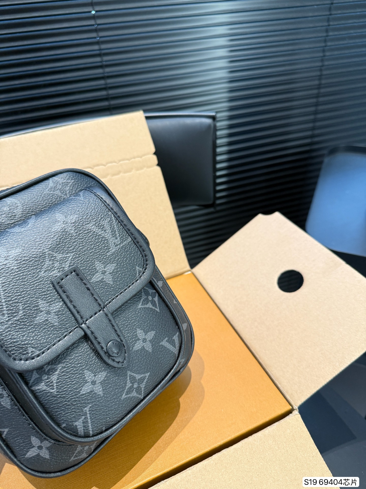 LV messenger bag men's camera bag