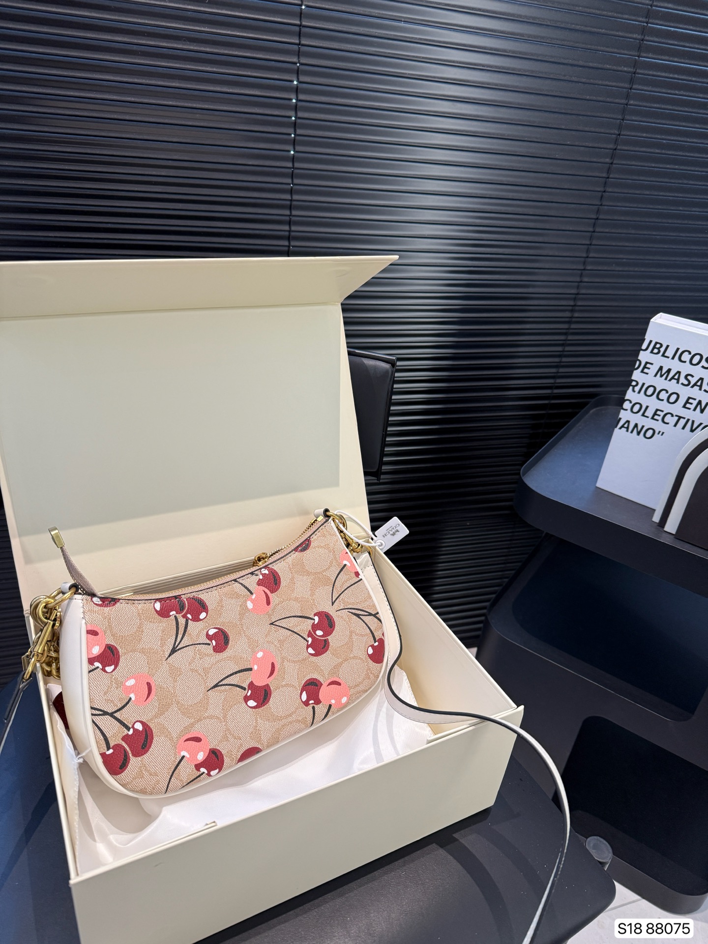 COACH underarm bag shoulder messenger bag