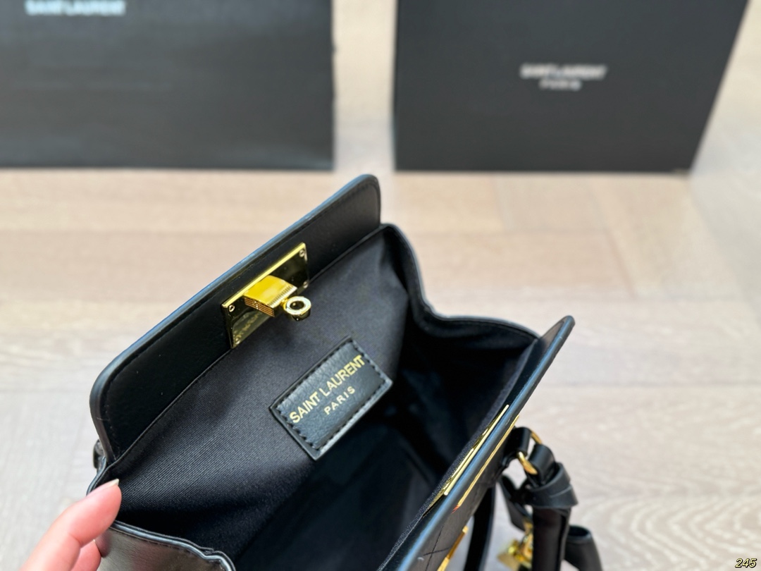 YSL handbags are versatile and exquisite