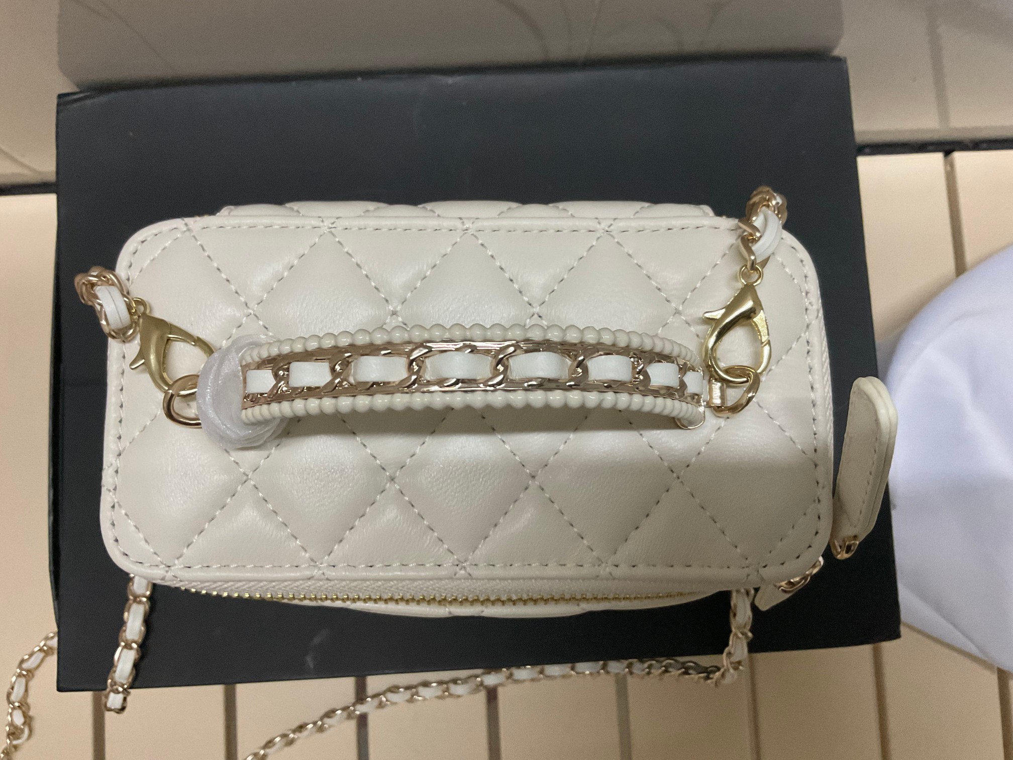 Chanel chain crossbody shoulder bag
