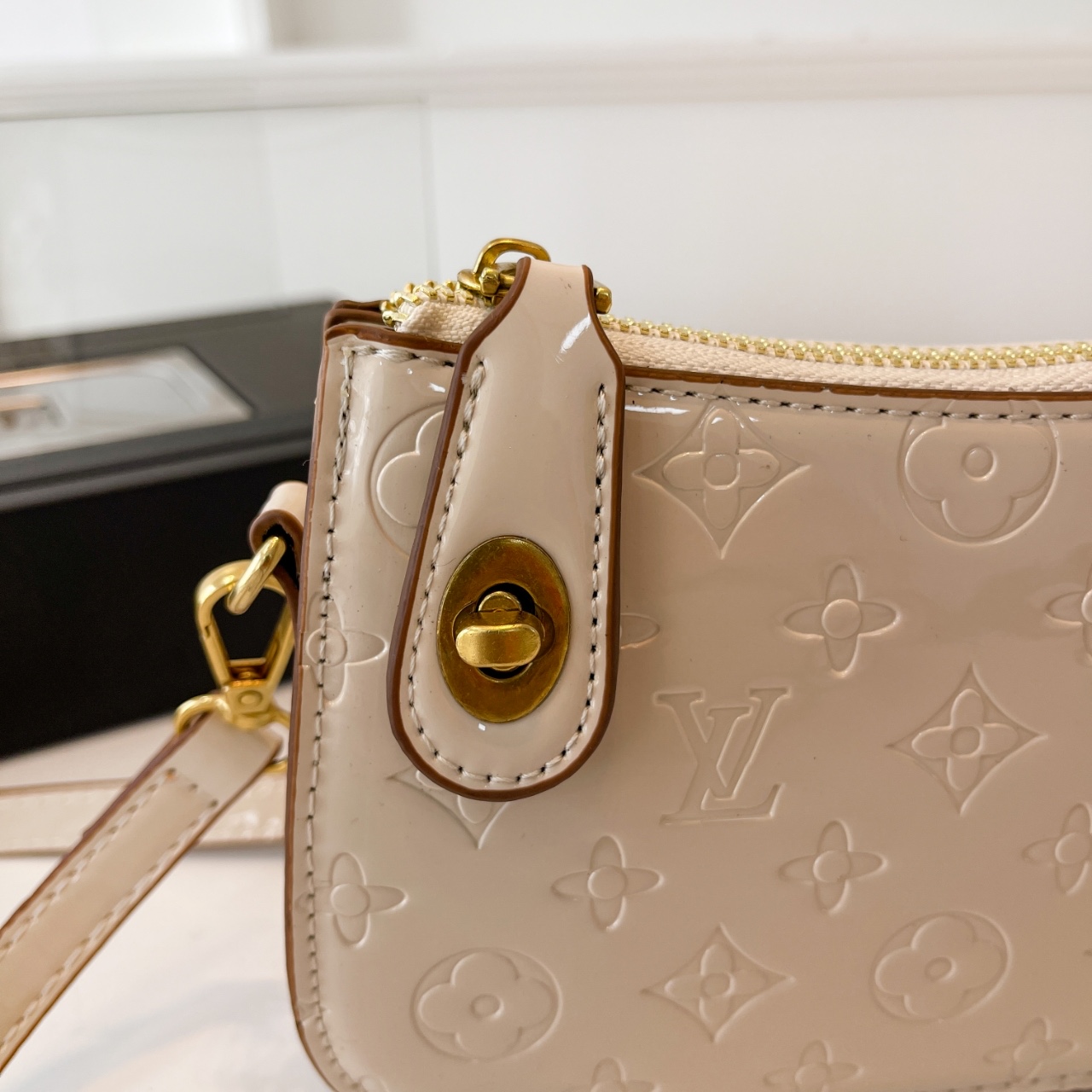 Louis Vuitton women's shoulder crossbody bag