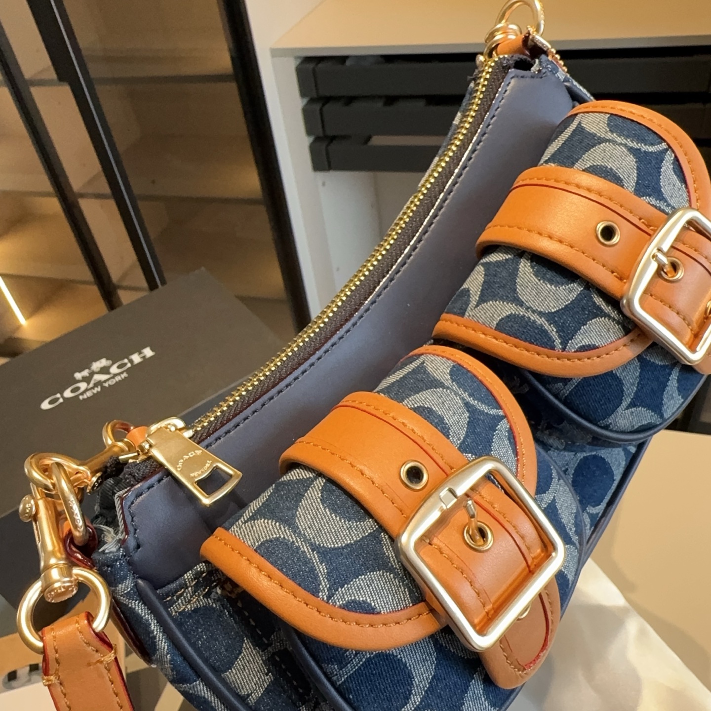 COACH Ashton baguete underarm bag