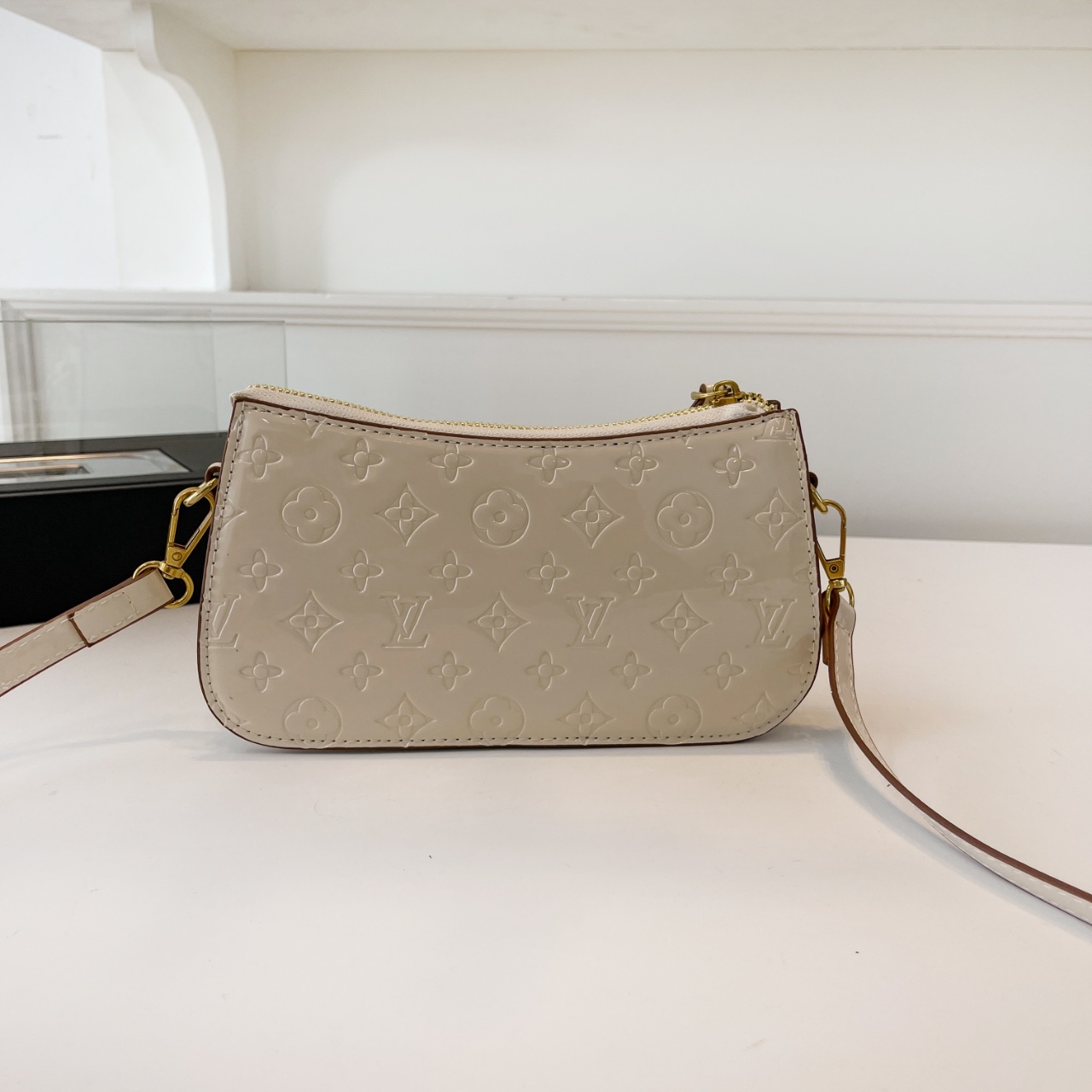 Louis Vuitton women's shoulder crossbody bag