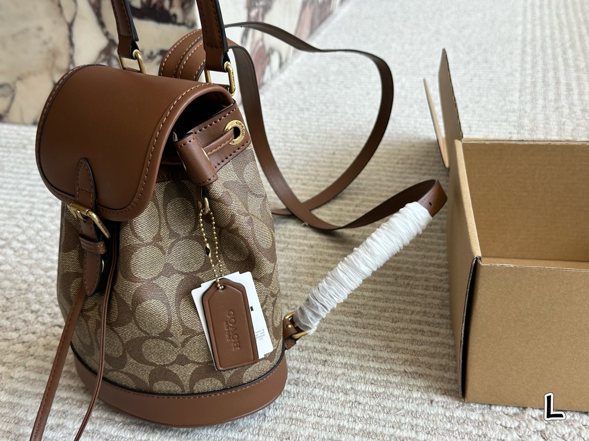 Coach backpack is fashionable and versatile