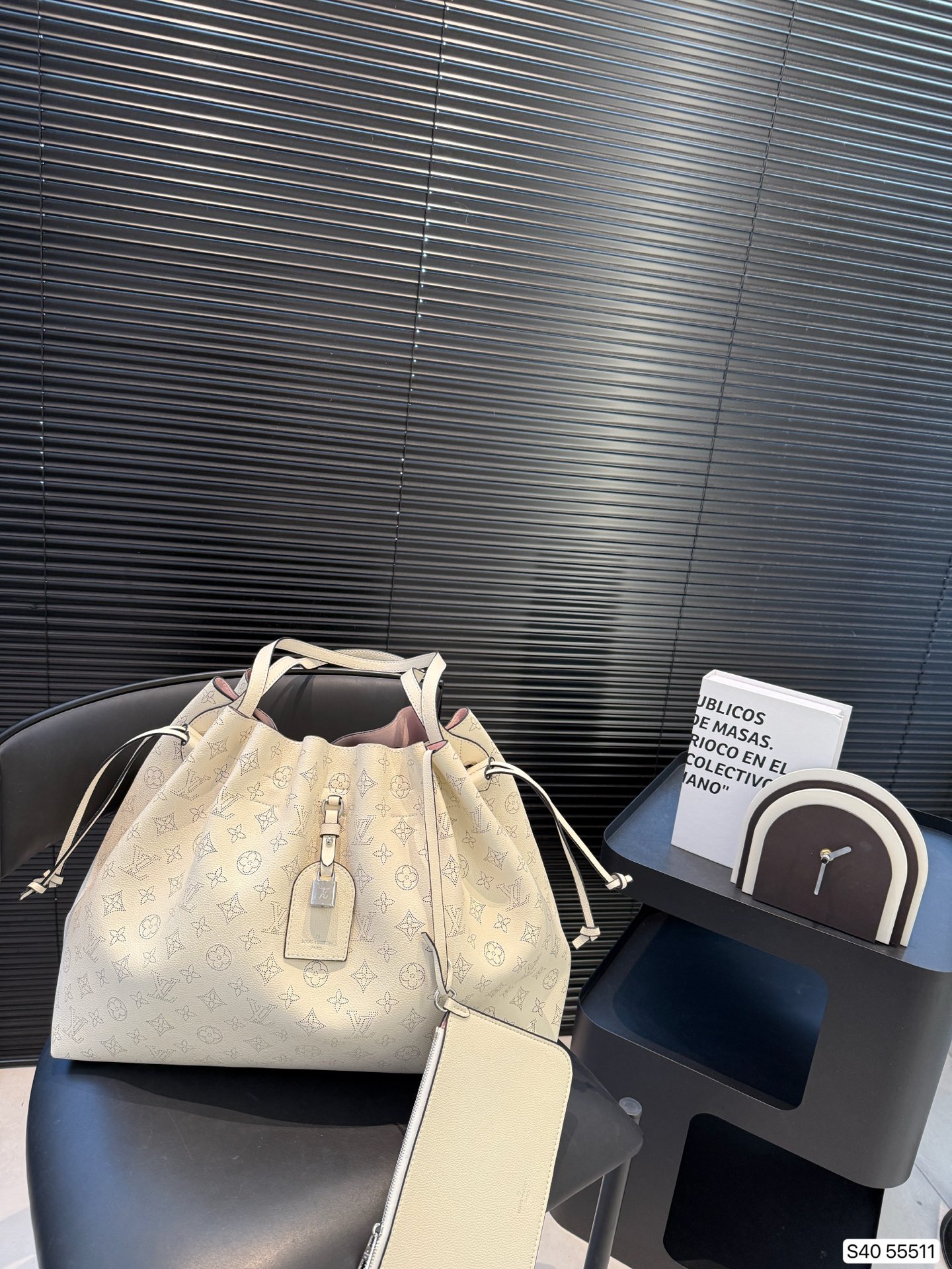 LV simple and stylish tote bag