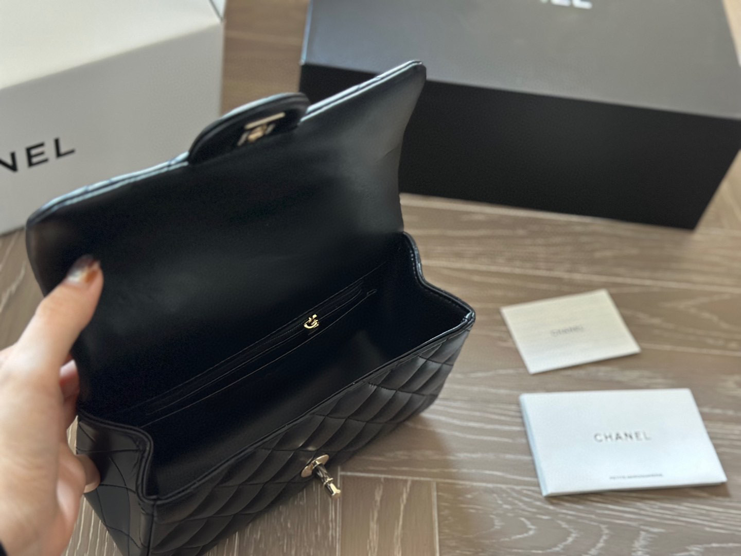 Chanel 23K cf chain shoulder bag