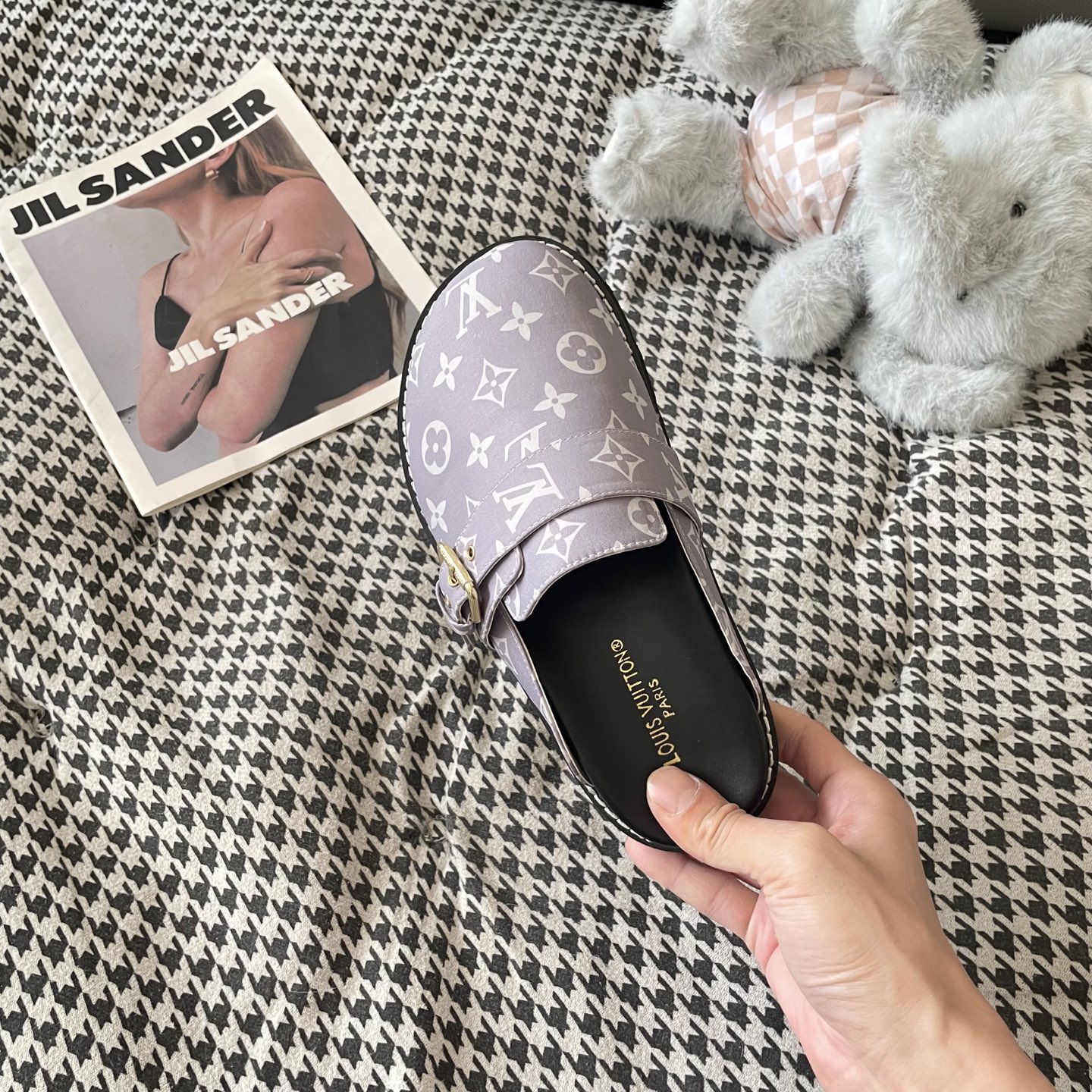 LV couple closed toe slippers