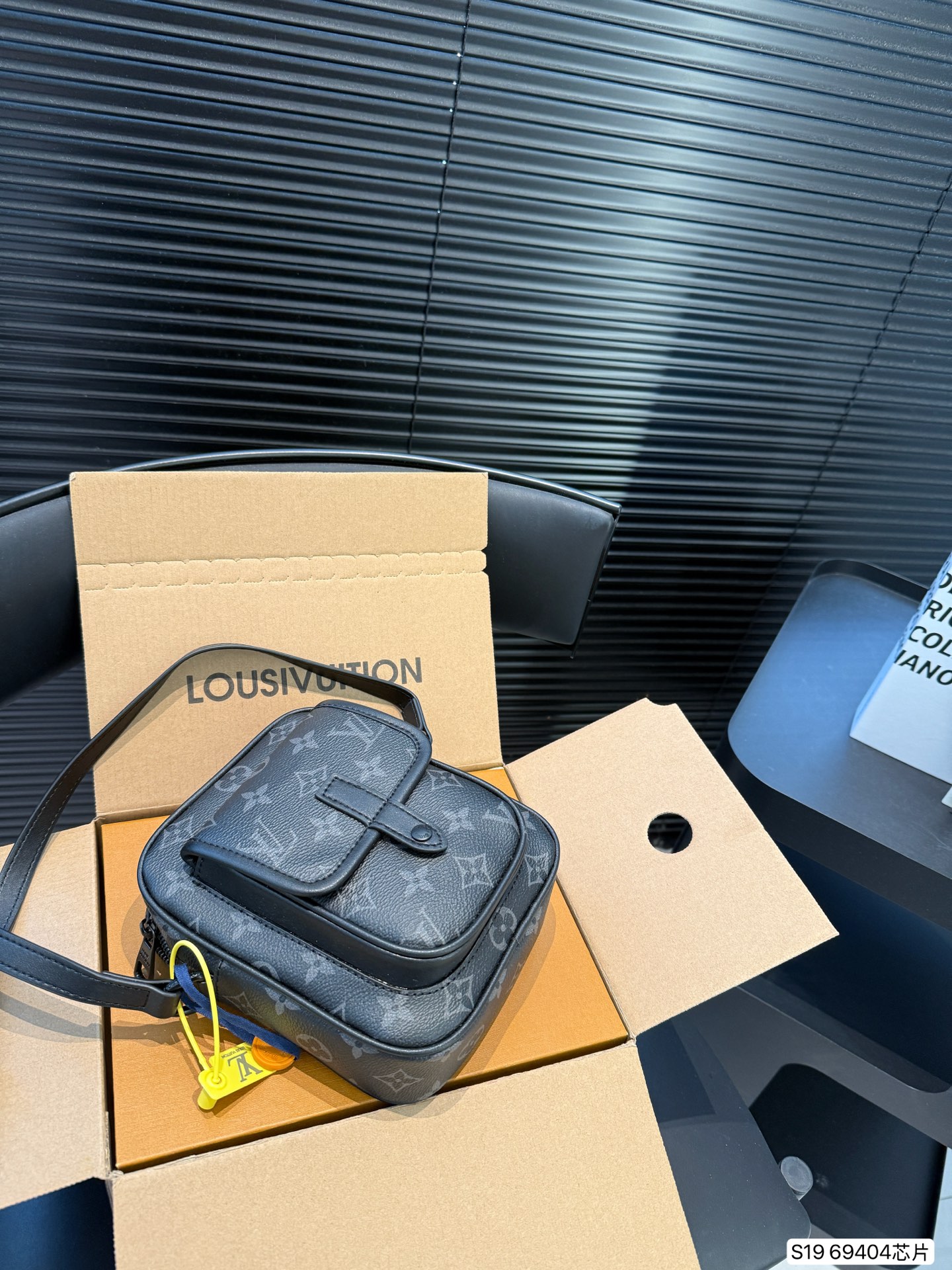 LV messenger bag men's camera bag