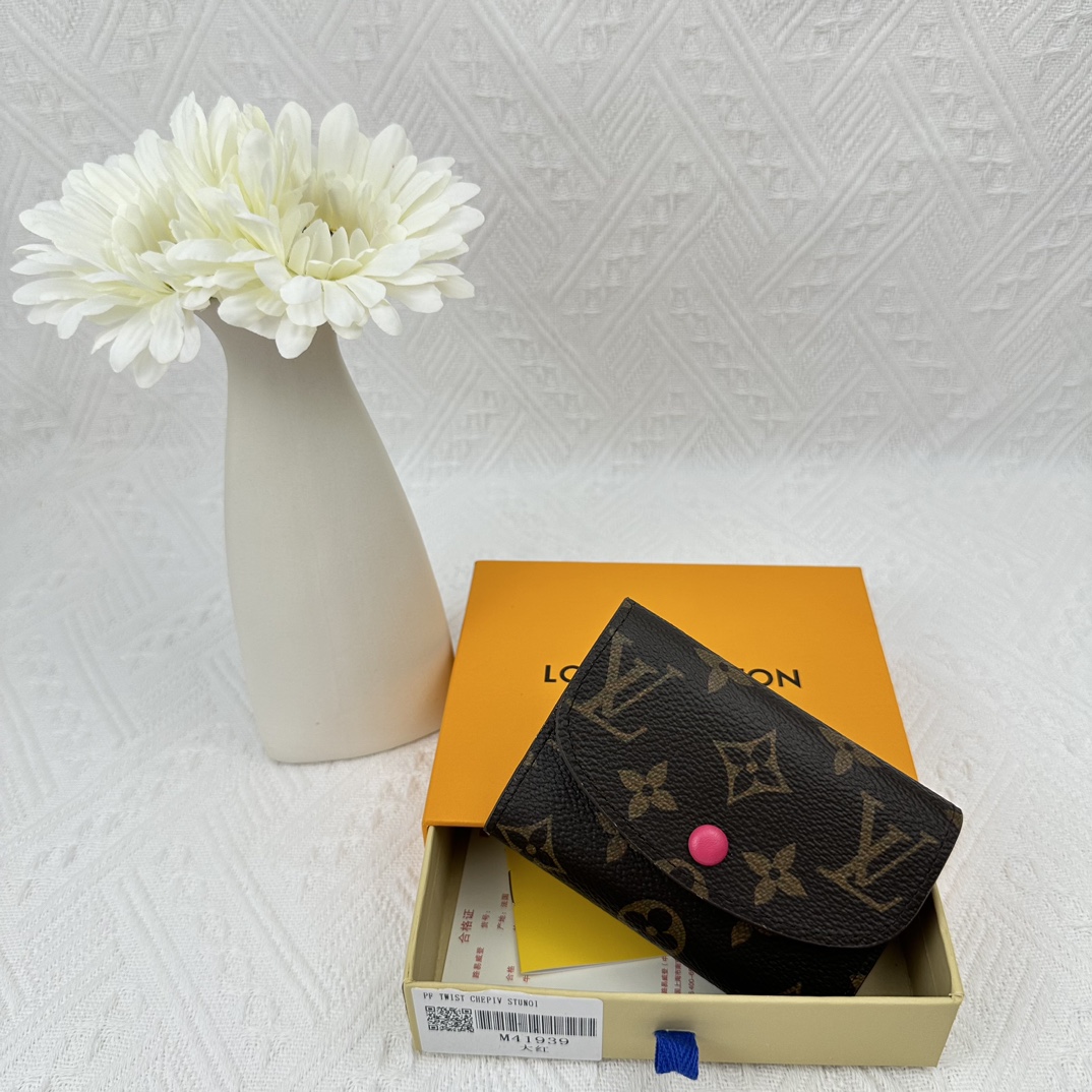 LV compact and practical coin purse