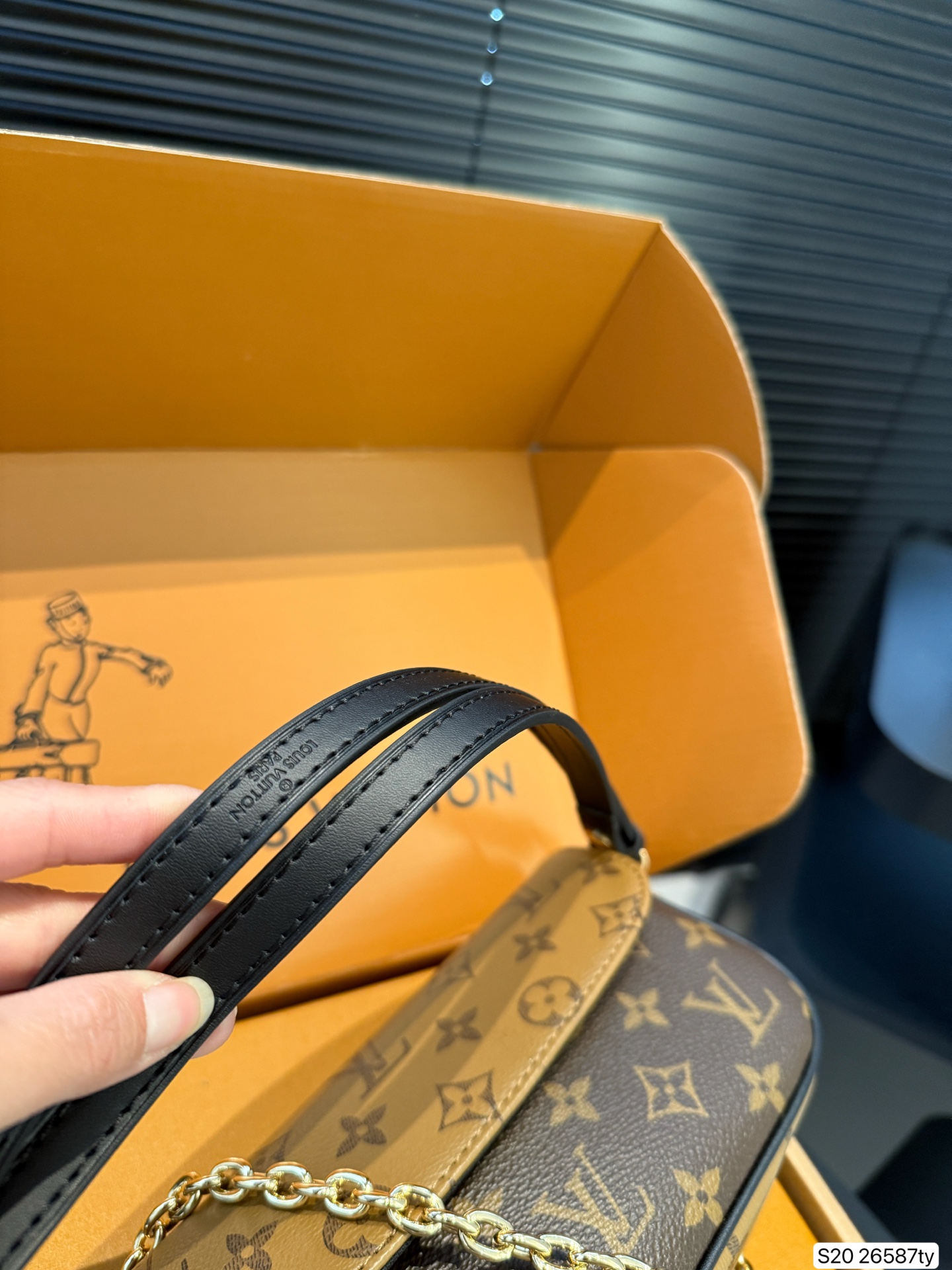 LV ivy underarm bag crossbody bag