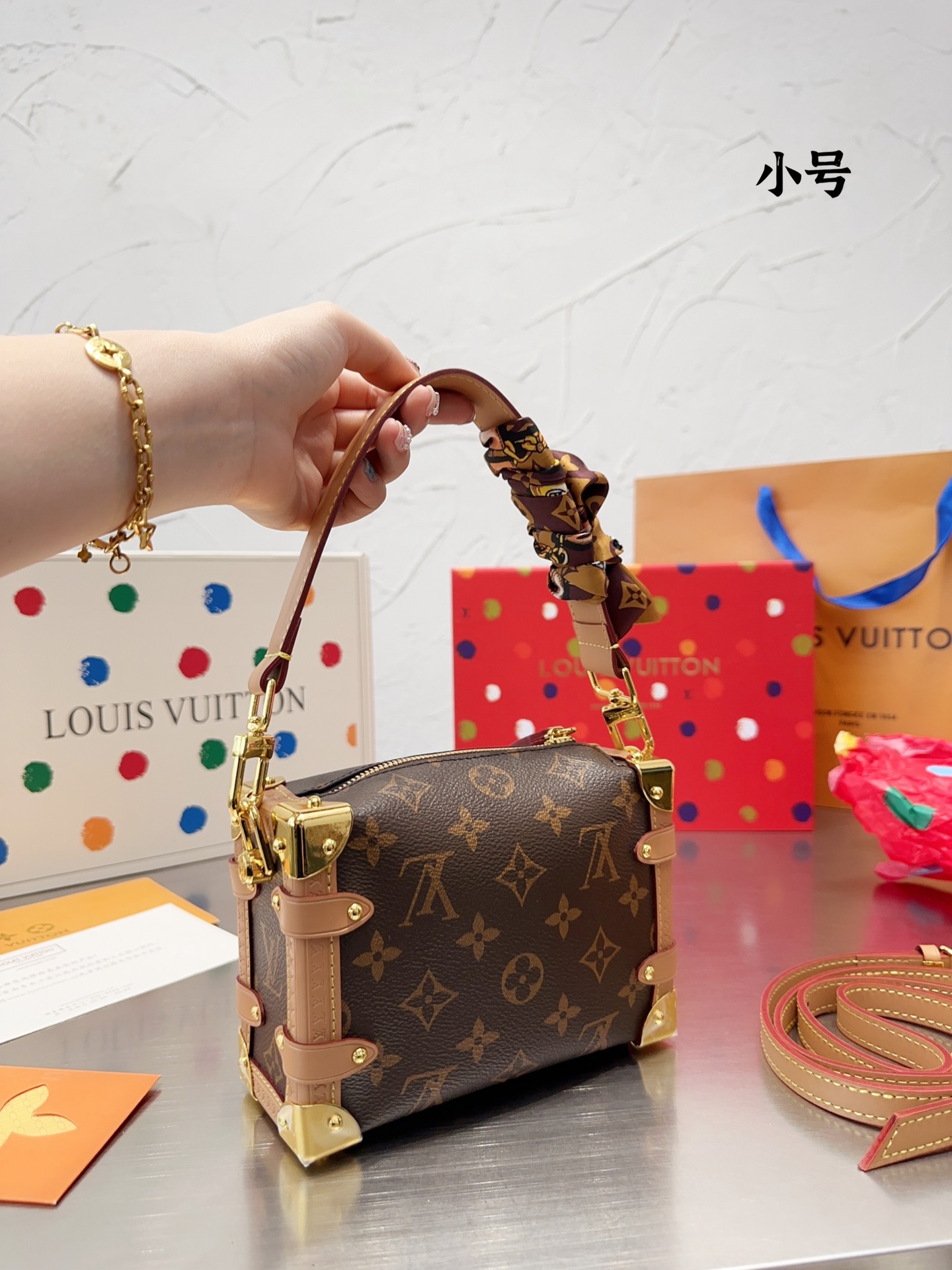 LV Single-shoulder soft suitcase bag
