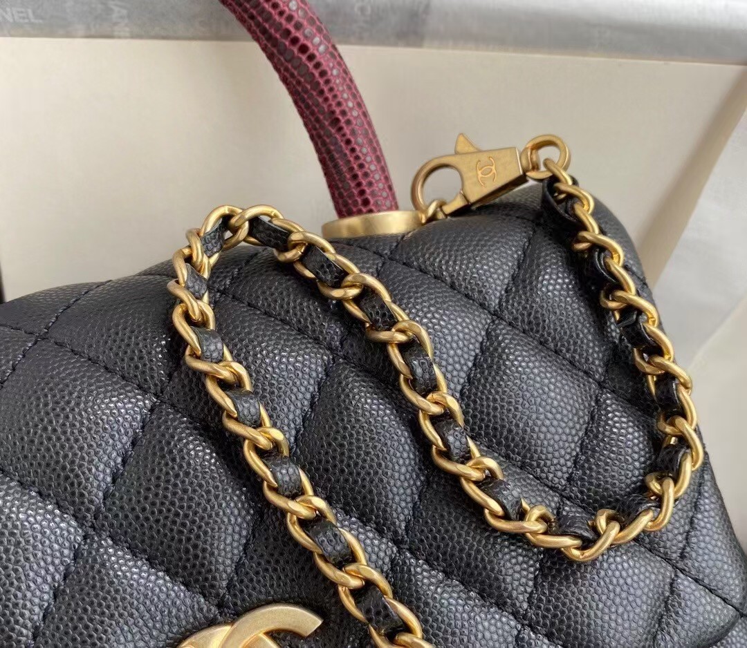 Top version chanel shoulder leather bag