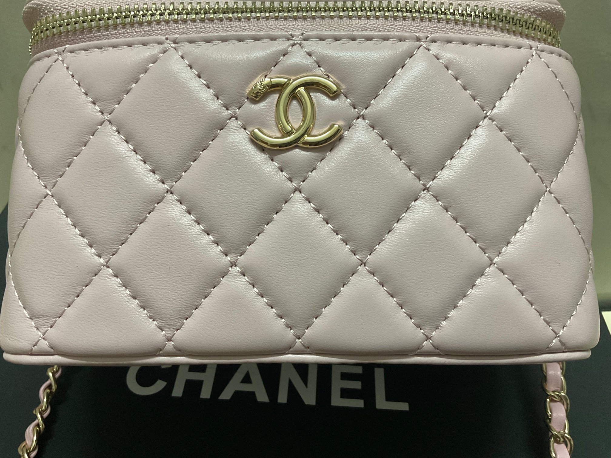 Chanel chain crossbody shoulder bag