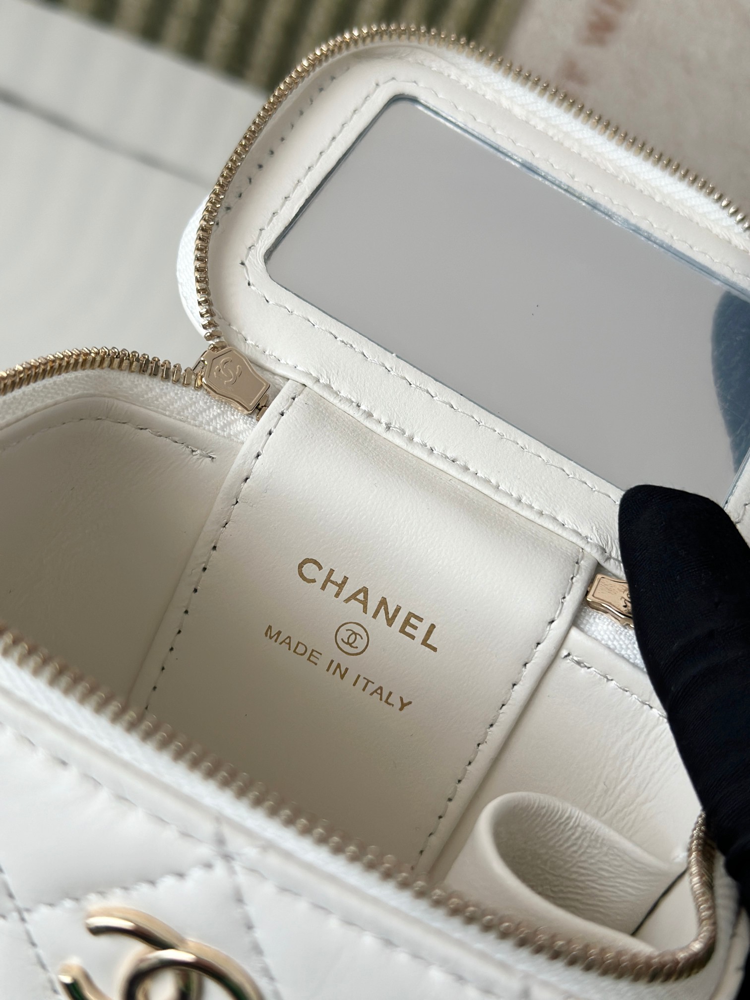 Top version Chanel Chain Makeup Bag with a makeup mirror inside