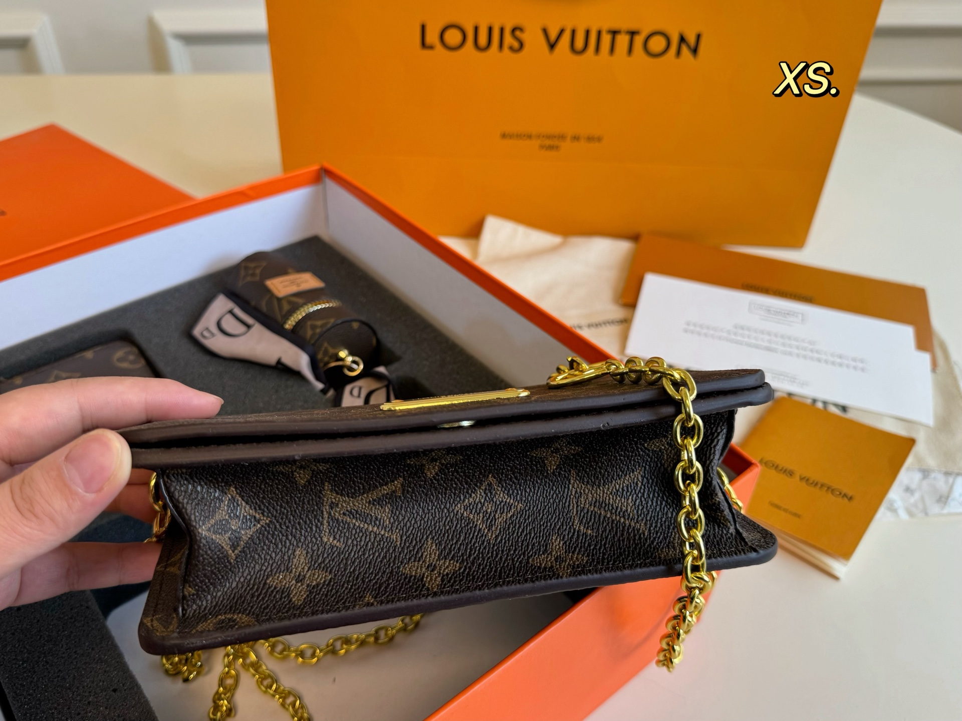 LV new Lily woc presbyopia chain bag box