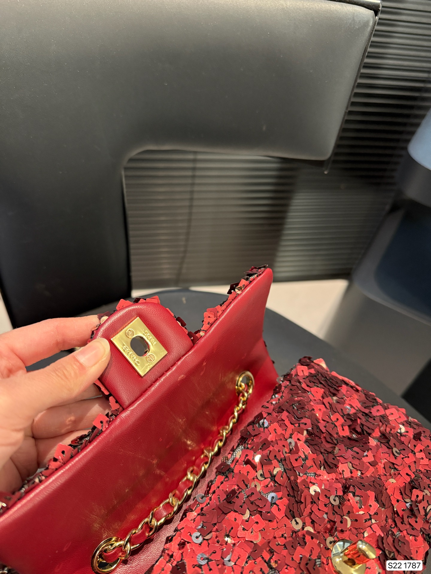 CHANEL Sequined cf chain bag