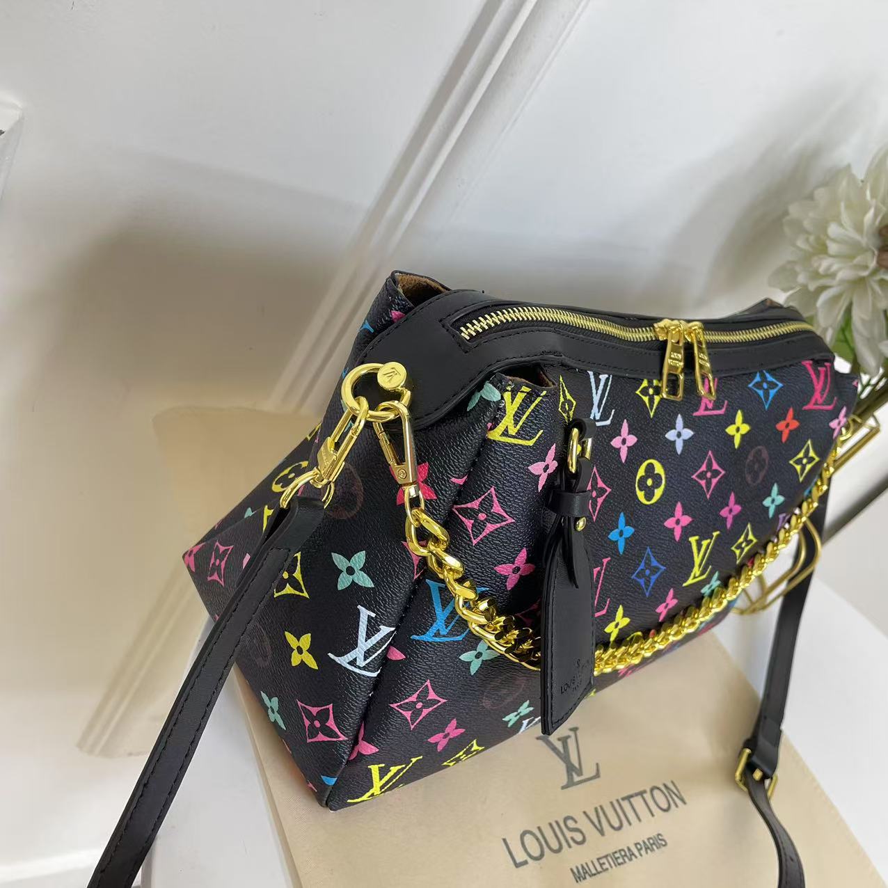 Louis Vuitton chain bag high-end French armpit bag simple retro