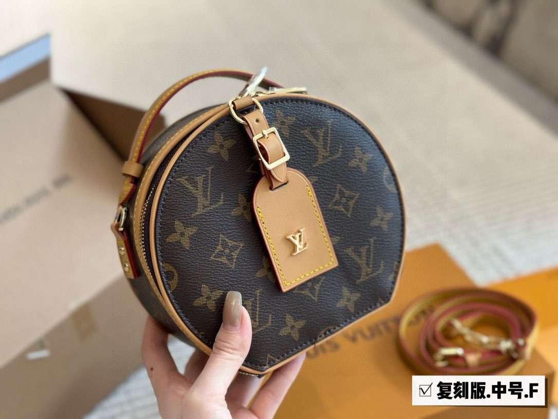 LV BOITE small round bag