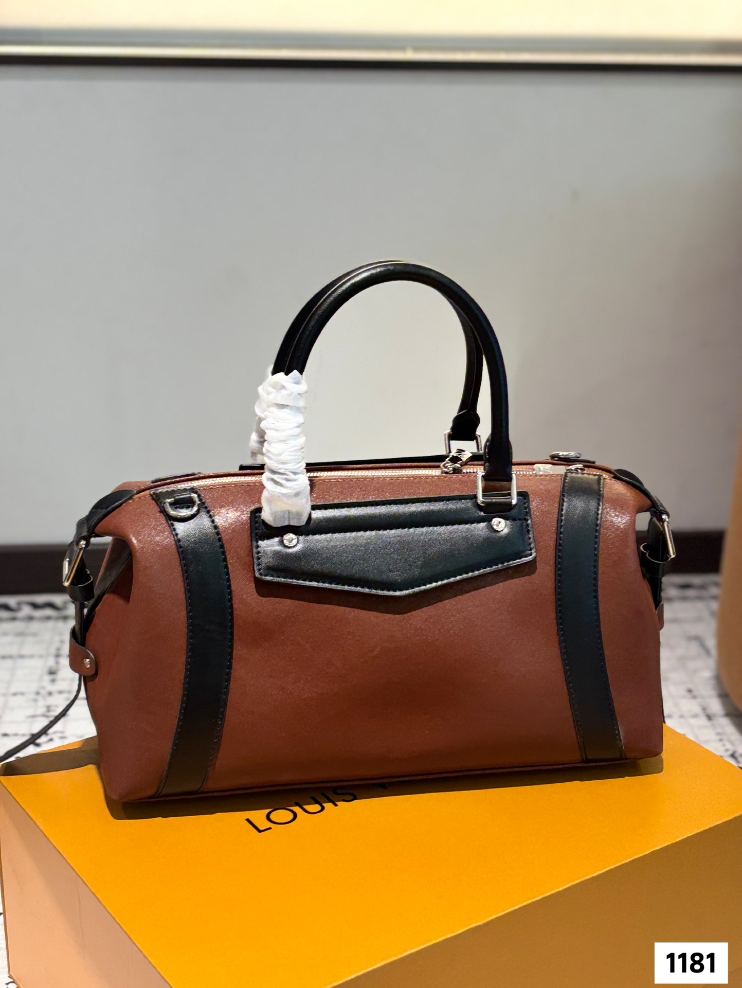 LV new handbags are simple and stylish