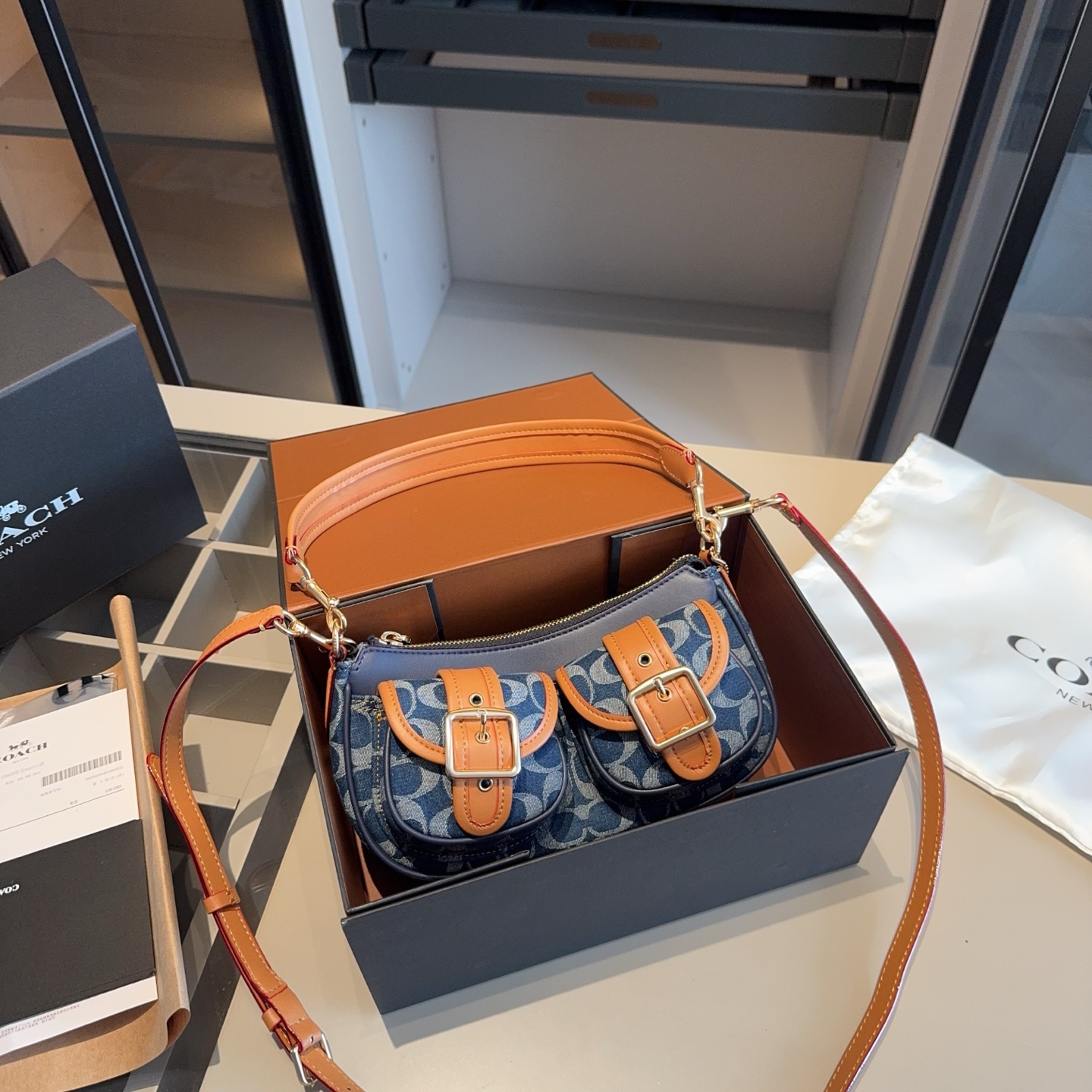 COACH Ashton baguete underarm bag