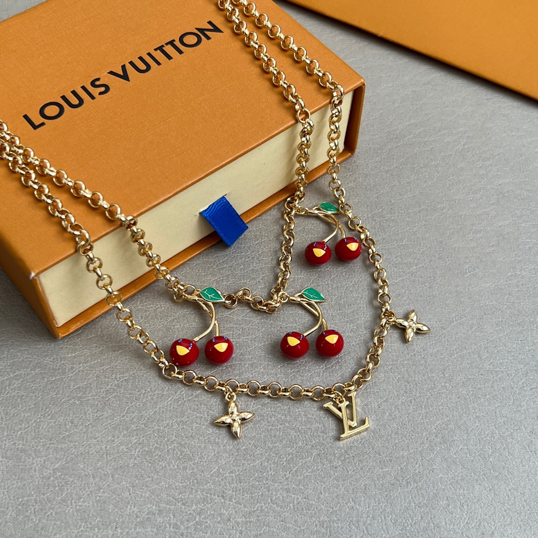 Louis Vuitton necklaces are stylish and fashionable