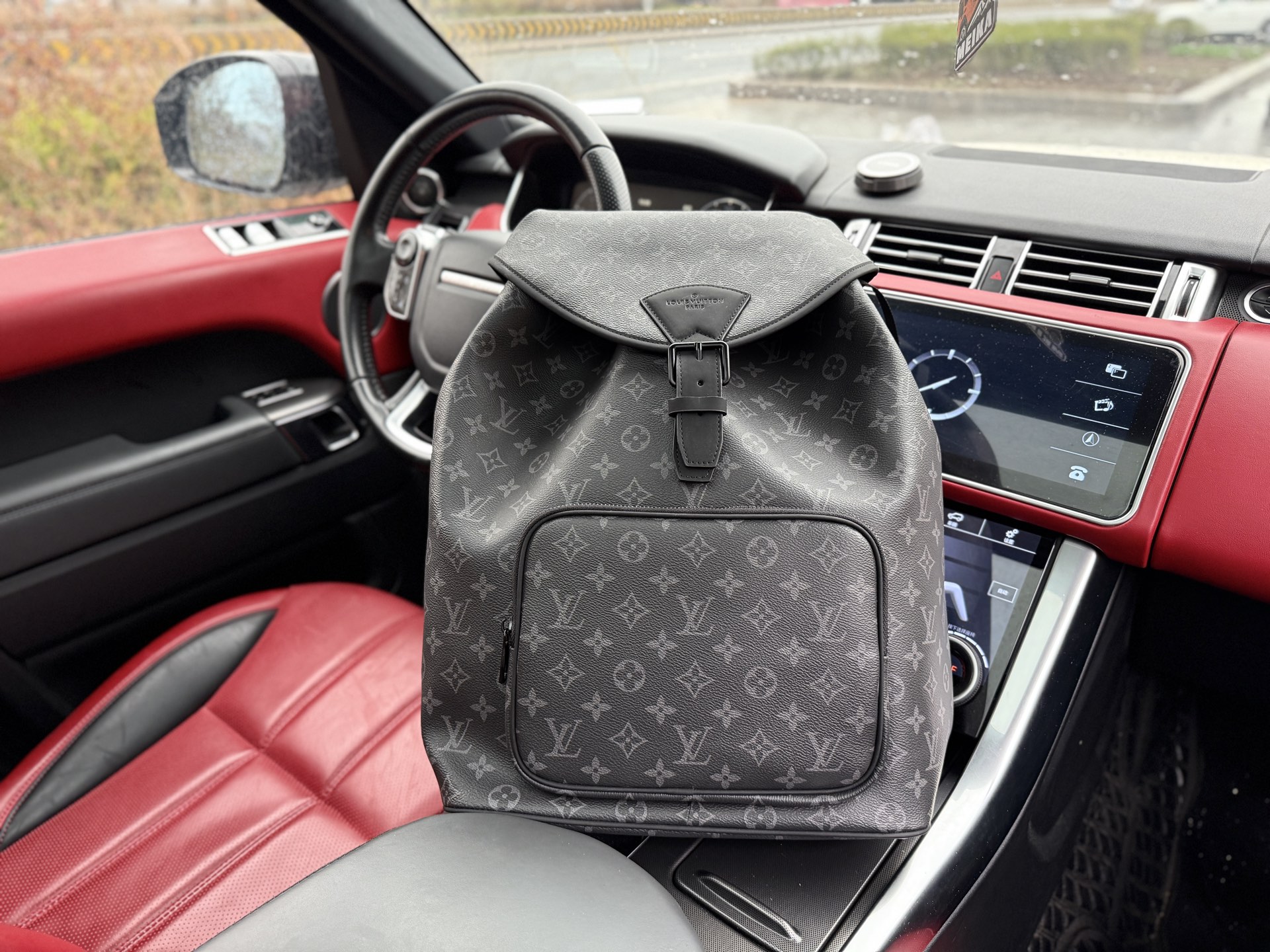LV backpack full body presbyopia