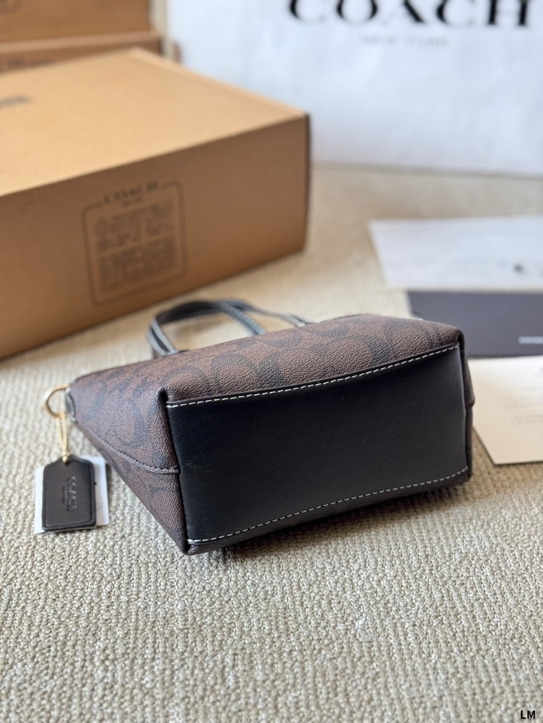 Coach's new small tote bag City series mini size