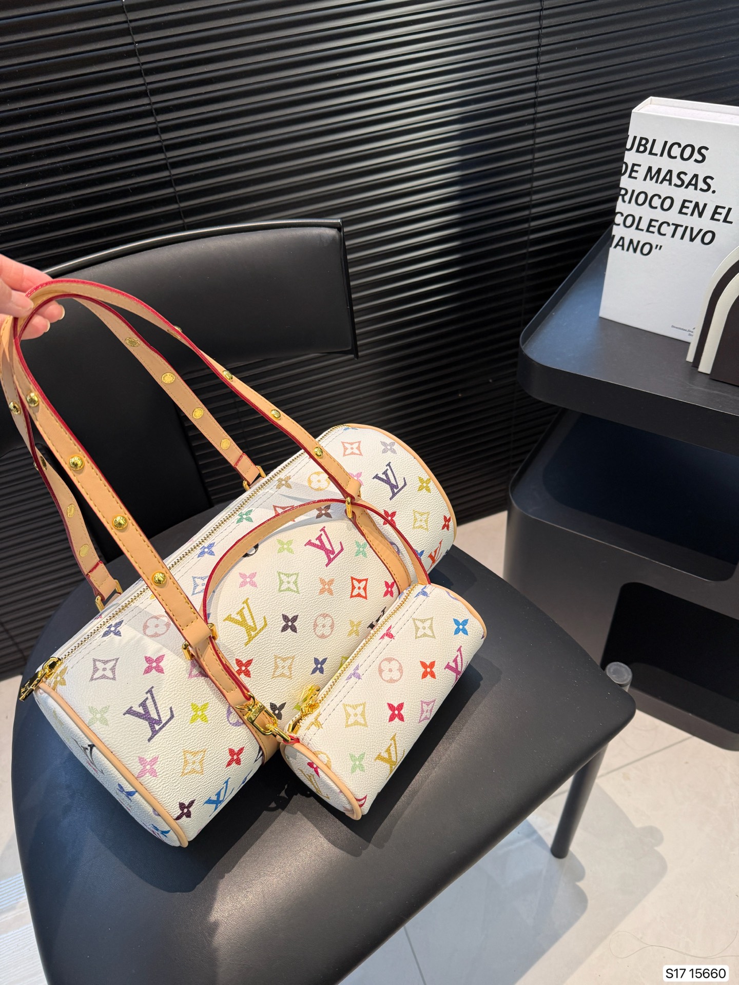 LV armpit bag 2-in-1 pillow bag classic and fashionable