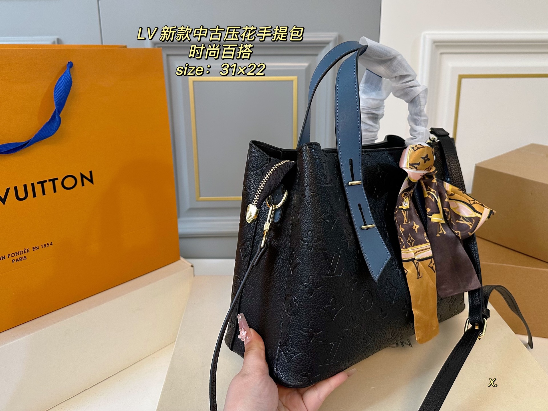 Louis Vuitton new embossed second-hand handbag